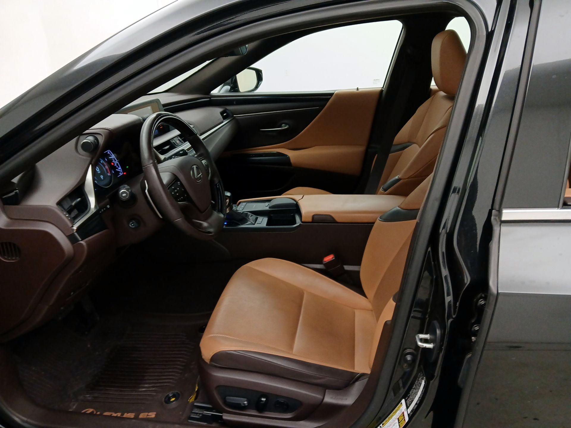 Thumbnail: 2021 Lexus ES - 11