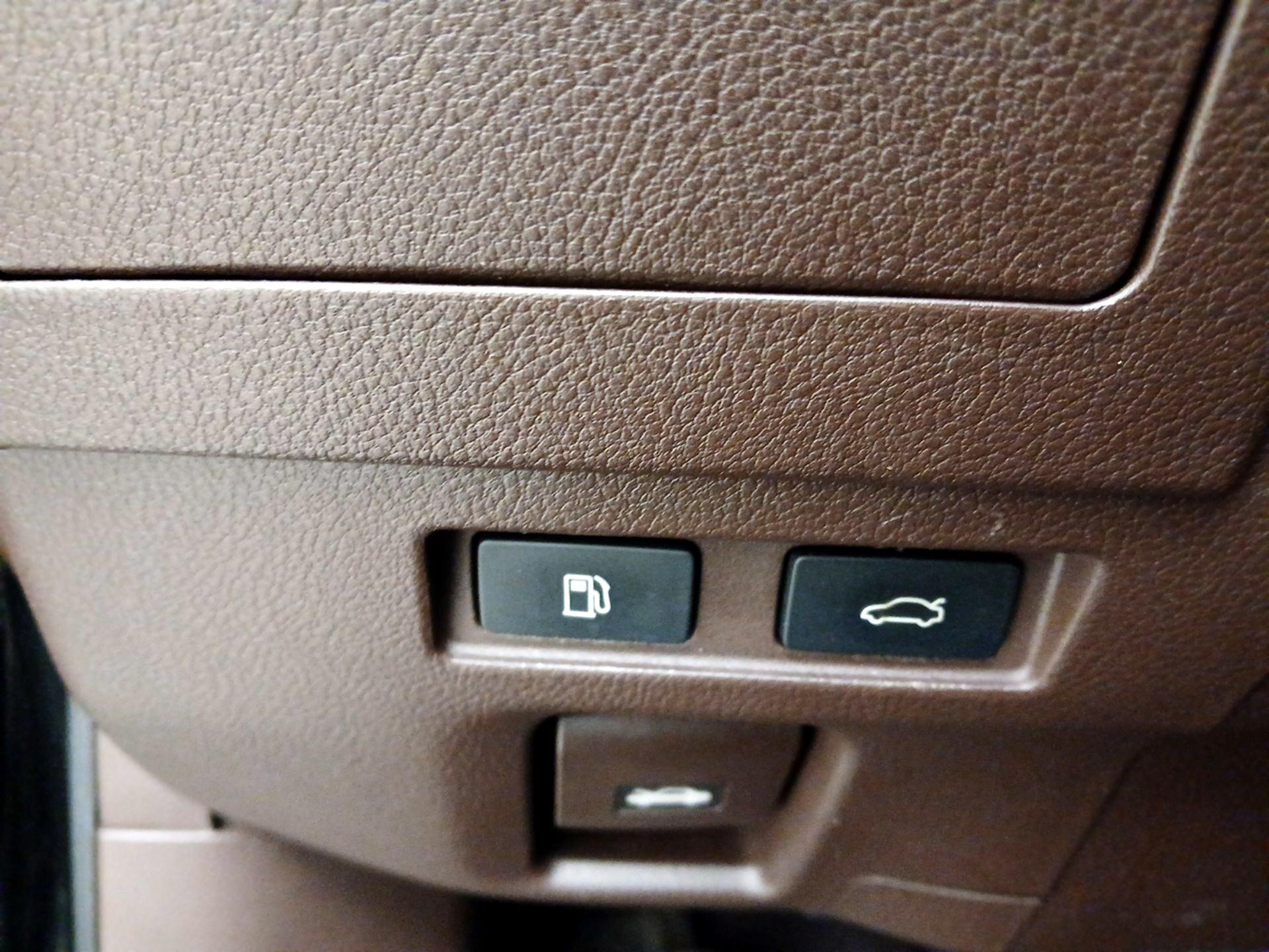 Thumbnail: 2021 Lexus ES - 13