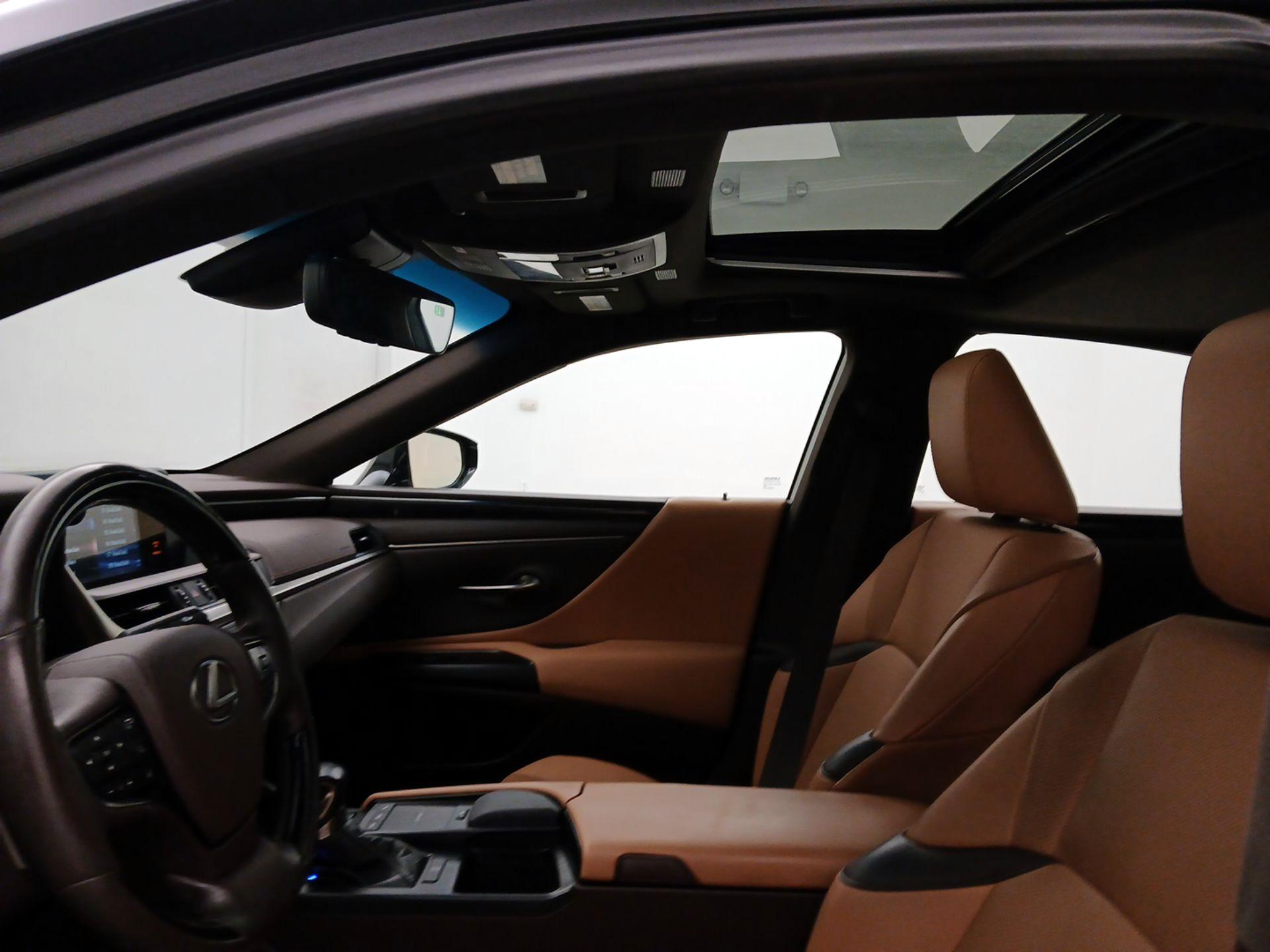 Thumbnail: 2021 Lexus ES - 19