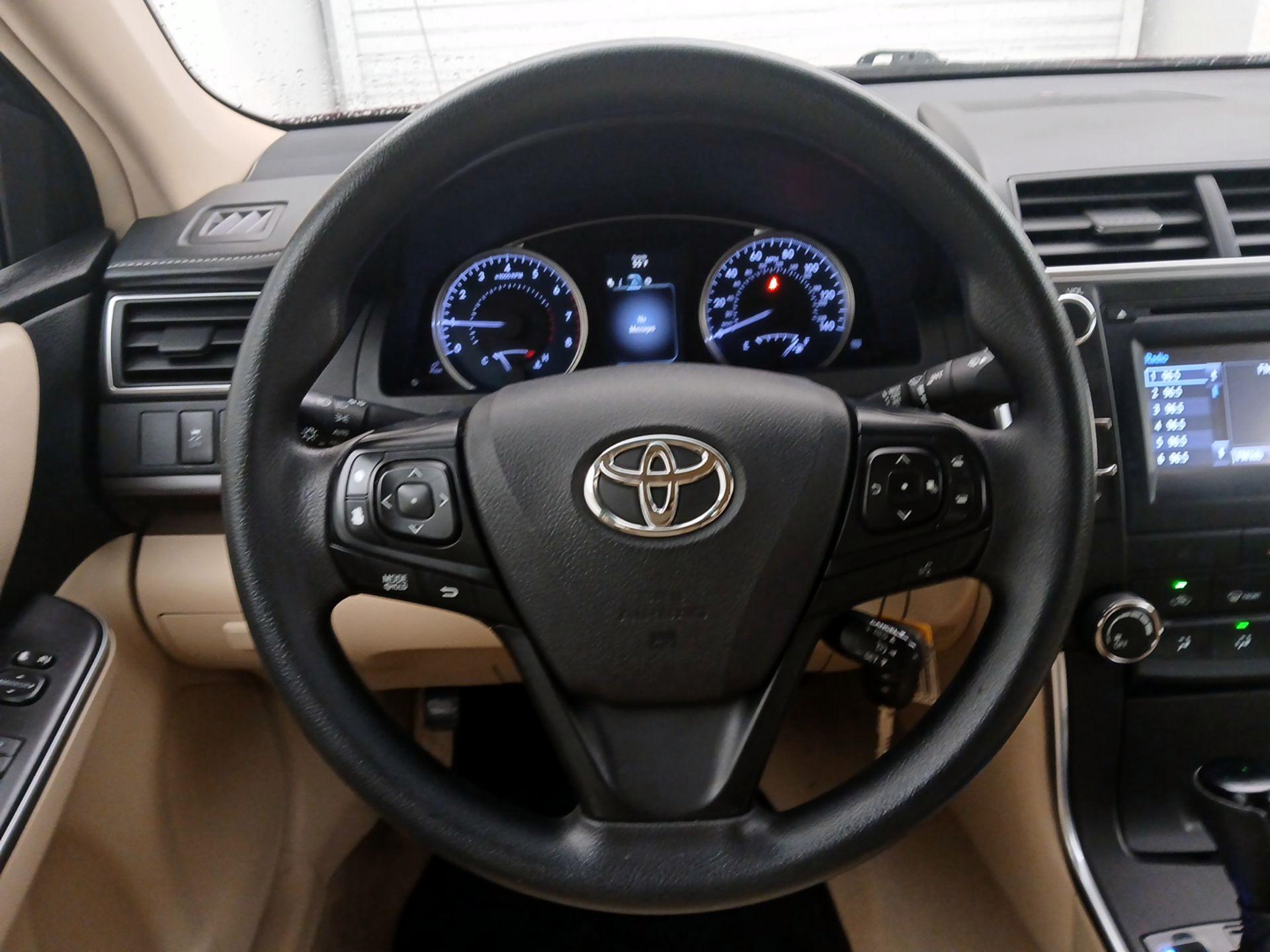 Thumbnail: 2016 Toyota Camry - 10