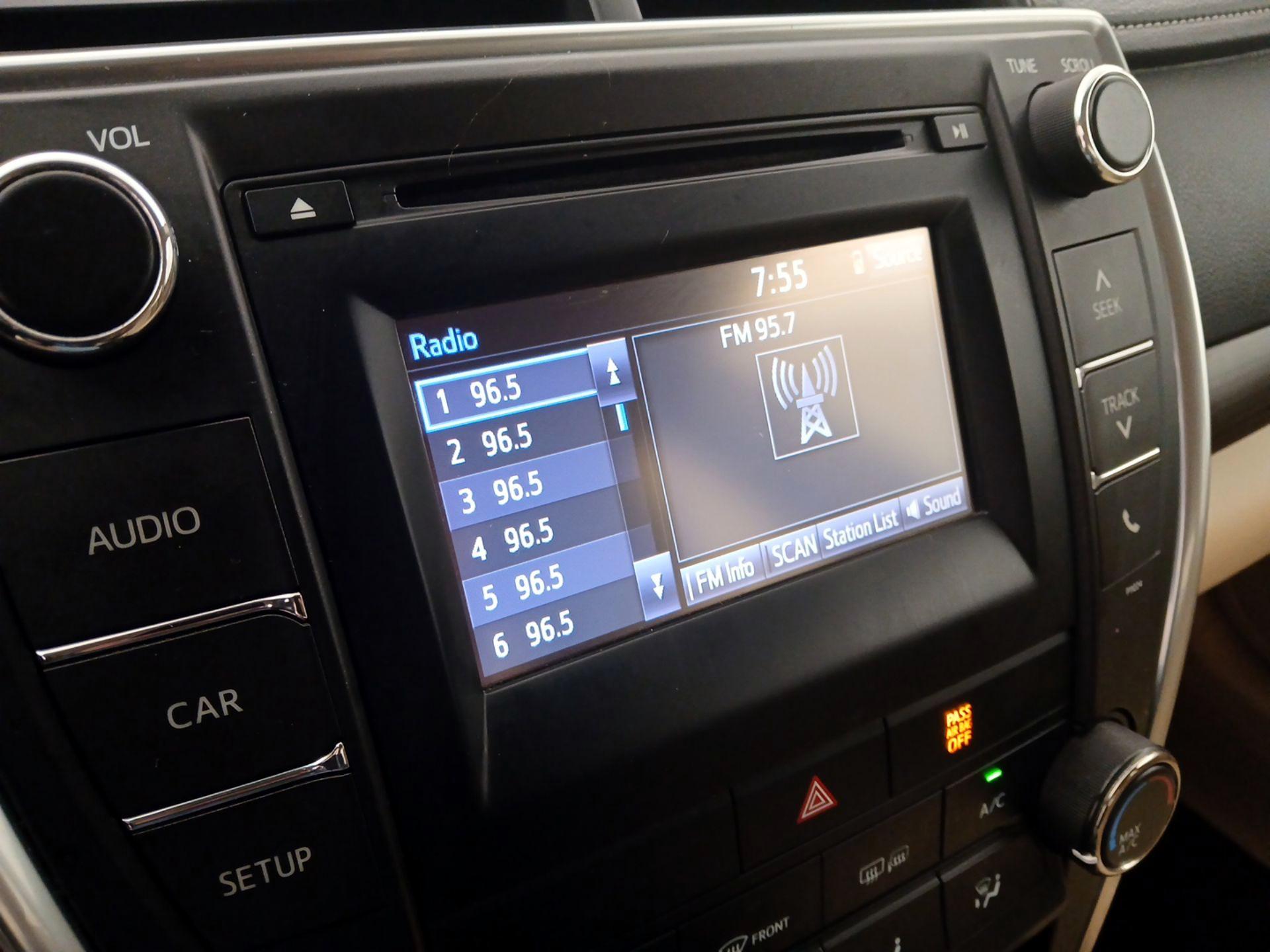 Thumbnail: 2016 Toyota Camry - 14