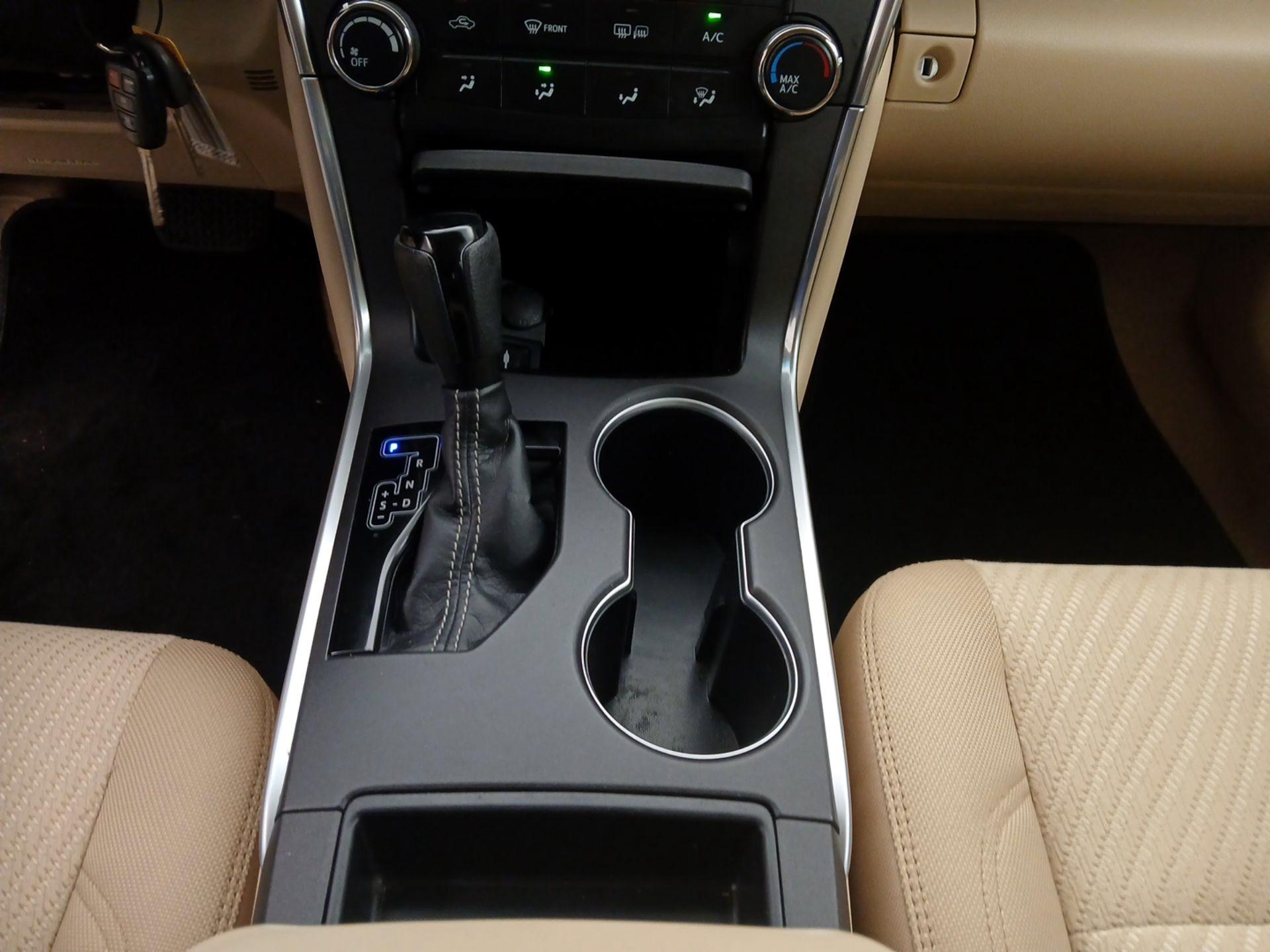 Thumbnail: 2016 Toyota Camry - 16