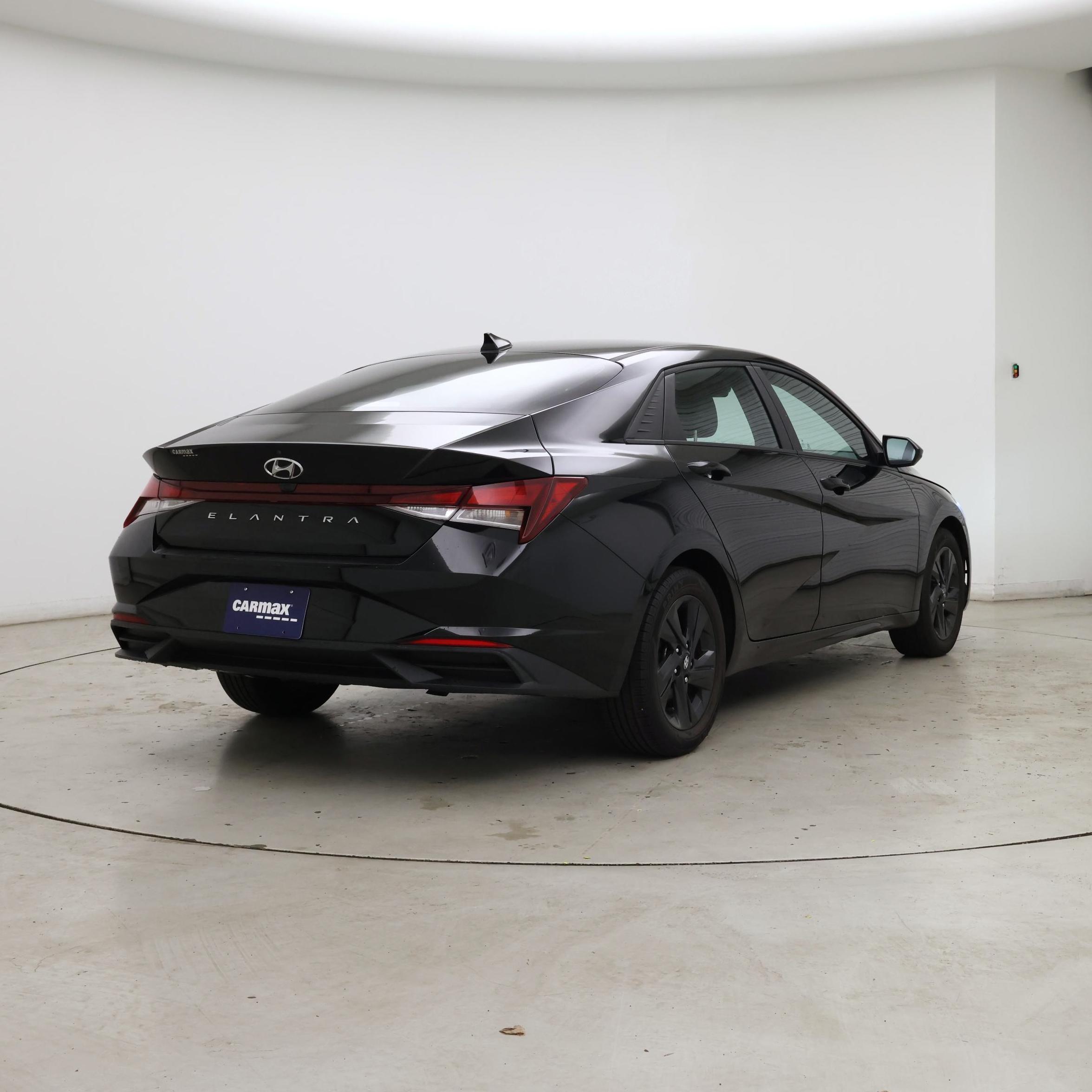 Thumbnail: 2021 Hyundai Elantra - 8