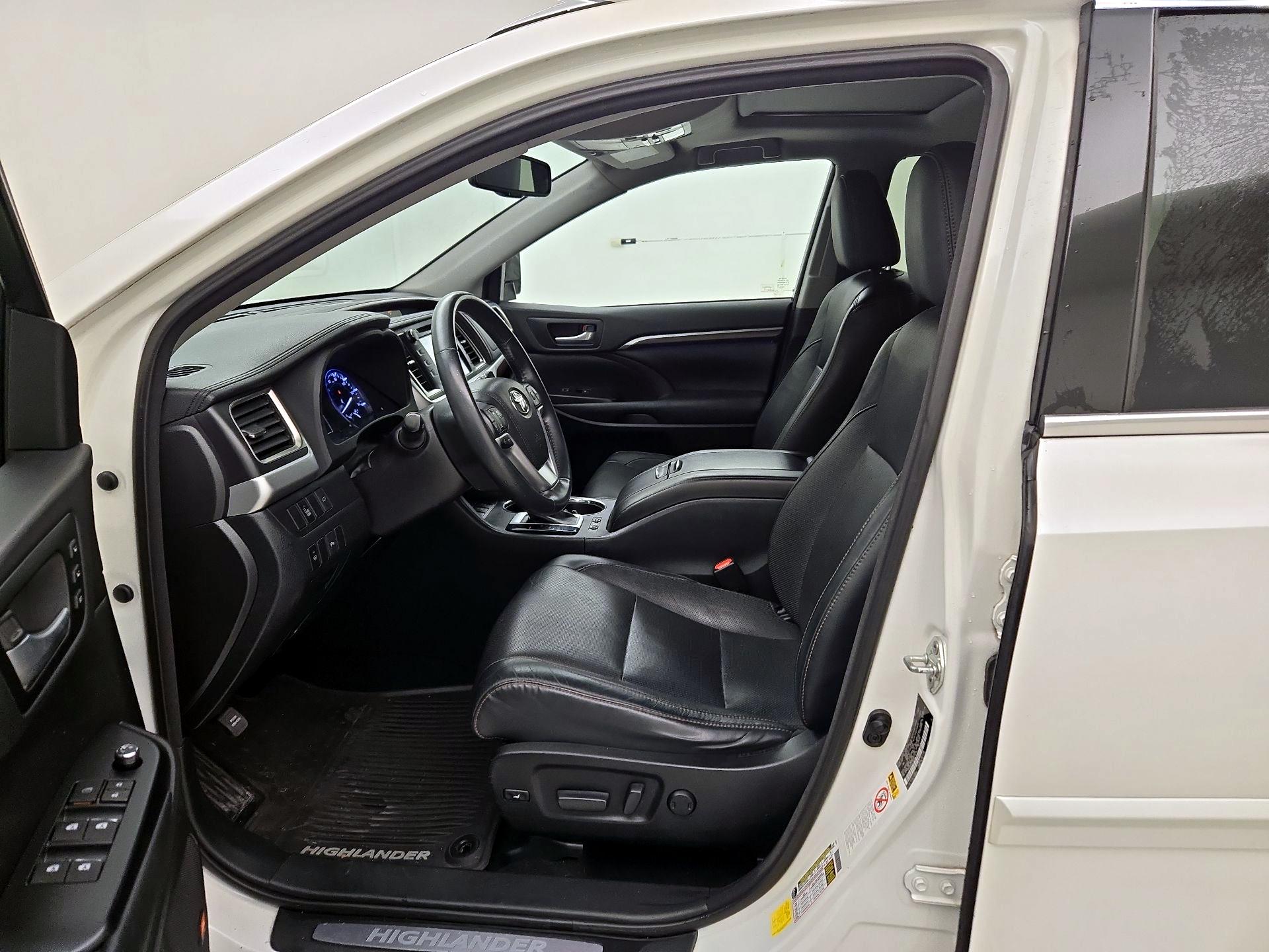 Thumbnail: 2016 Toyota Highlander - 11