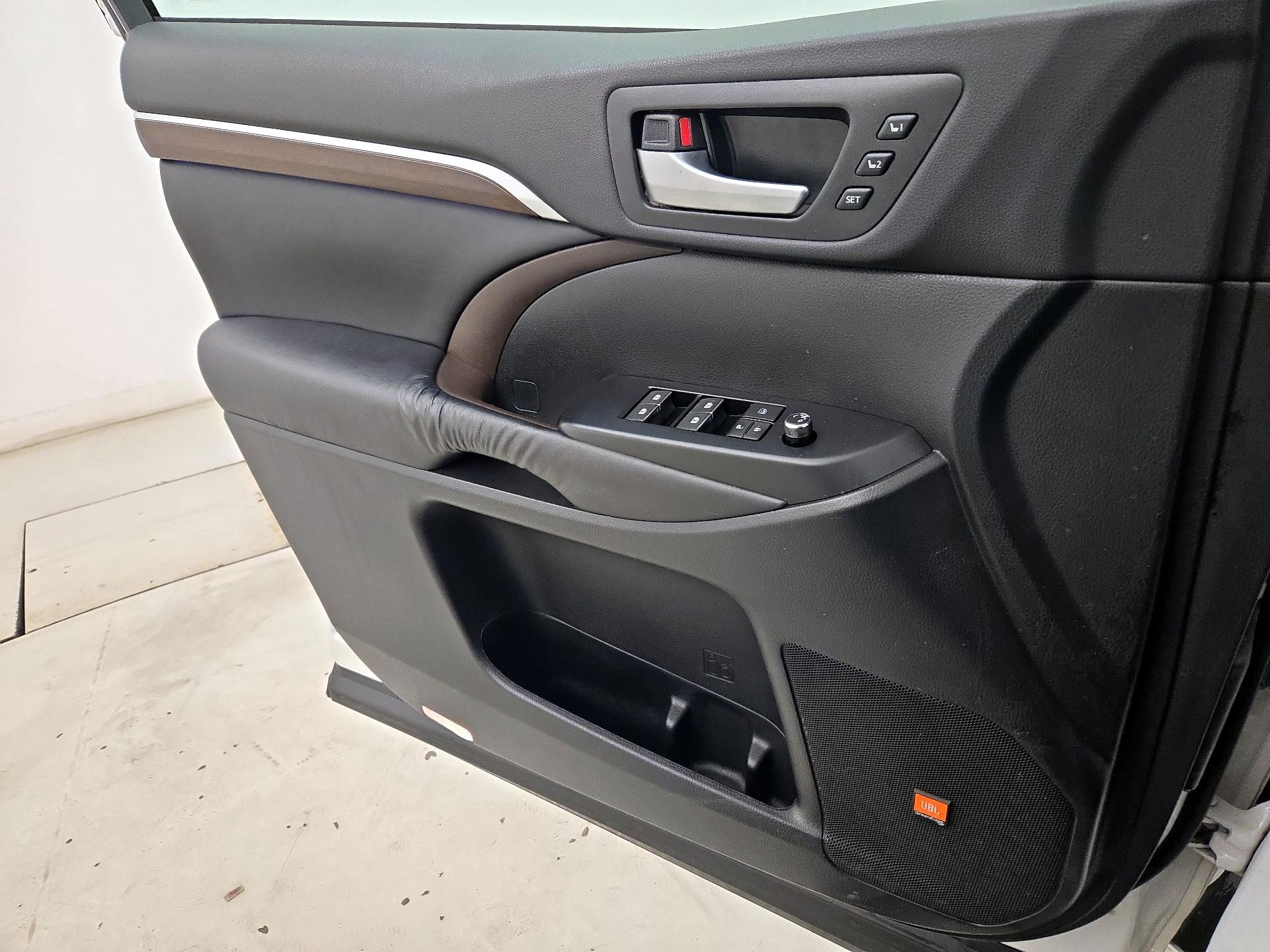 Thumbnail: 2016 Toyota Highlander - 12