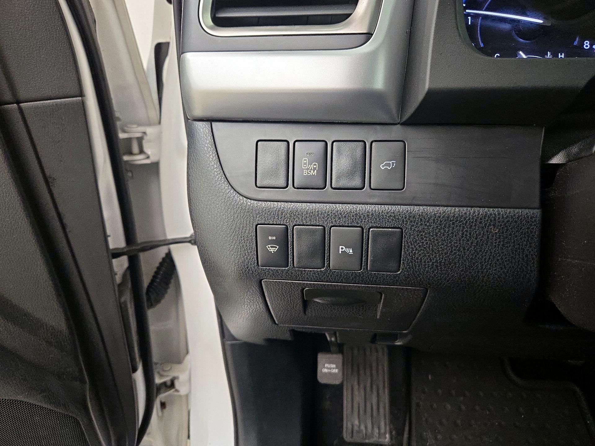 Thumbnail: 2016 Toyota Highlander - 13