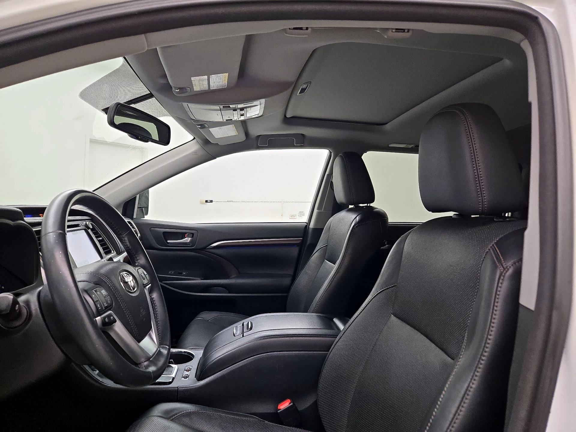 Thumbnail: 2016 Toyota Highlander - 20