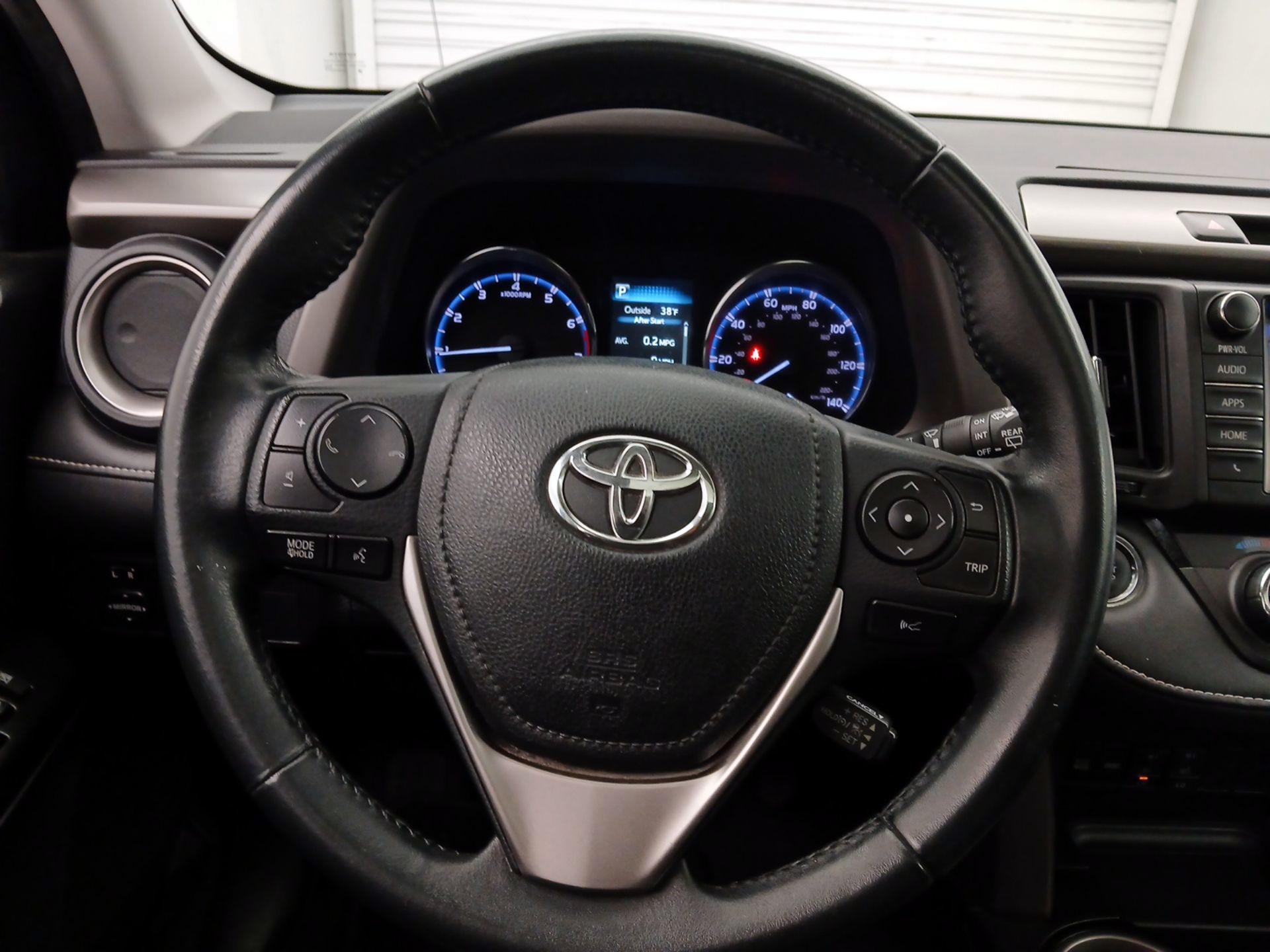 Thumbnail: 2017 Toyota RAV4 - 10