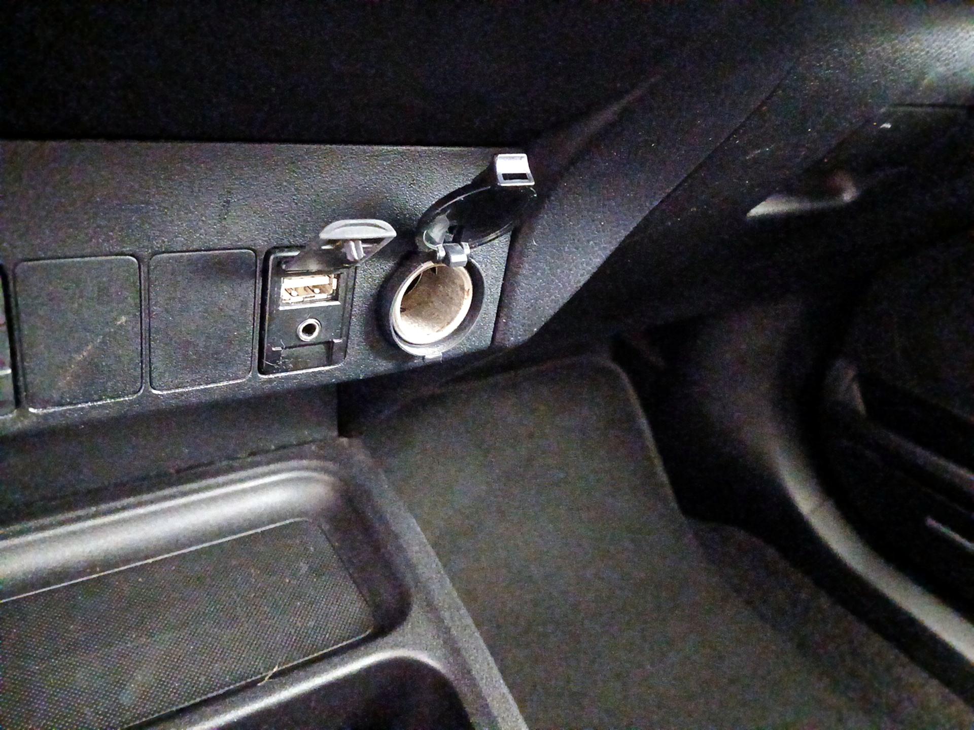 Thumbnail: 2017 Toyota RAV4 - 18