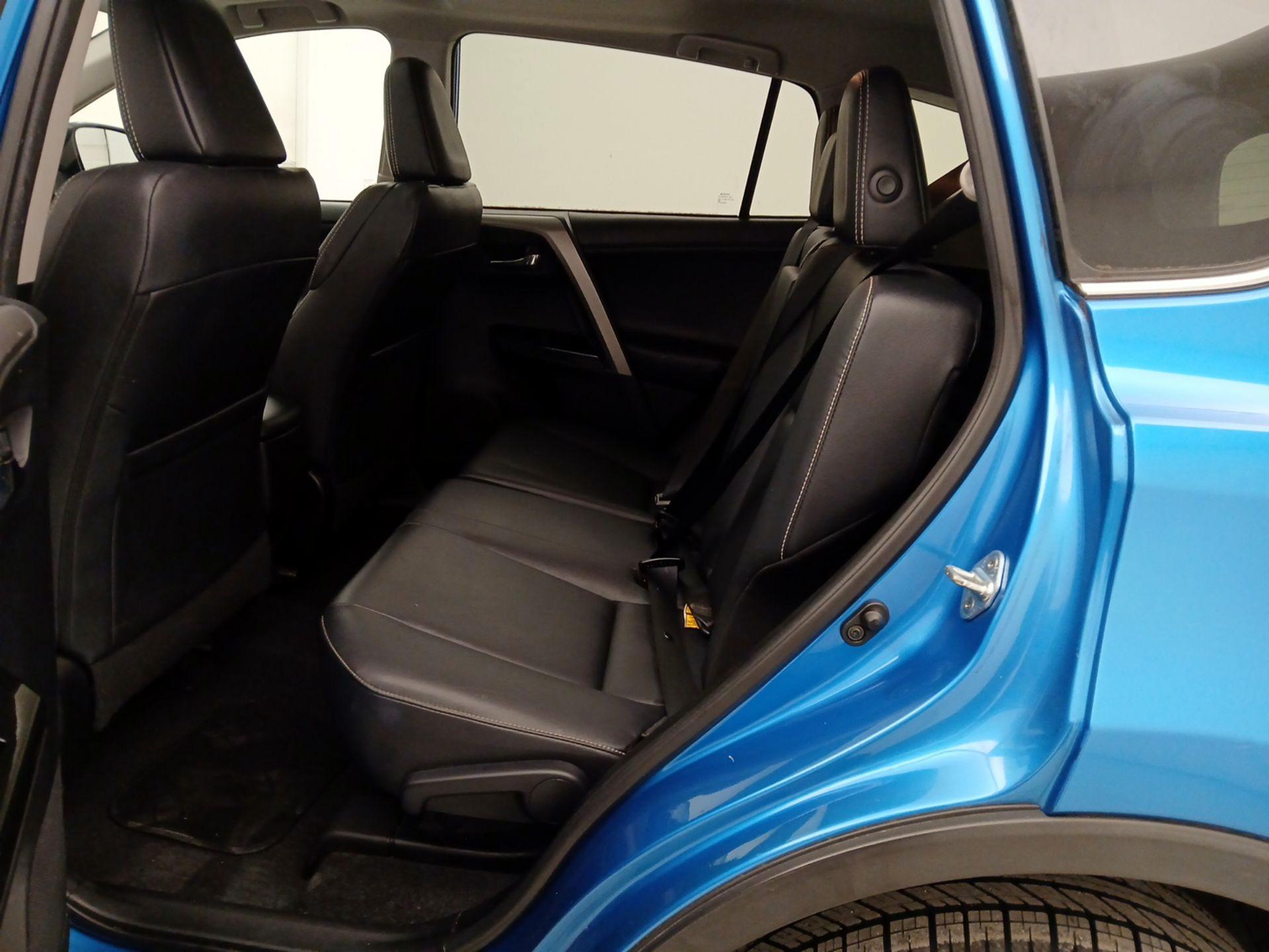 Thumbnail: 2017 Toyota RAV4 - 20