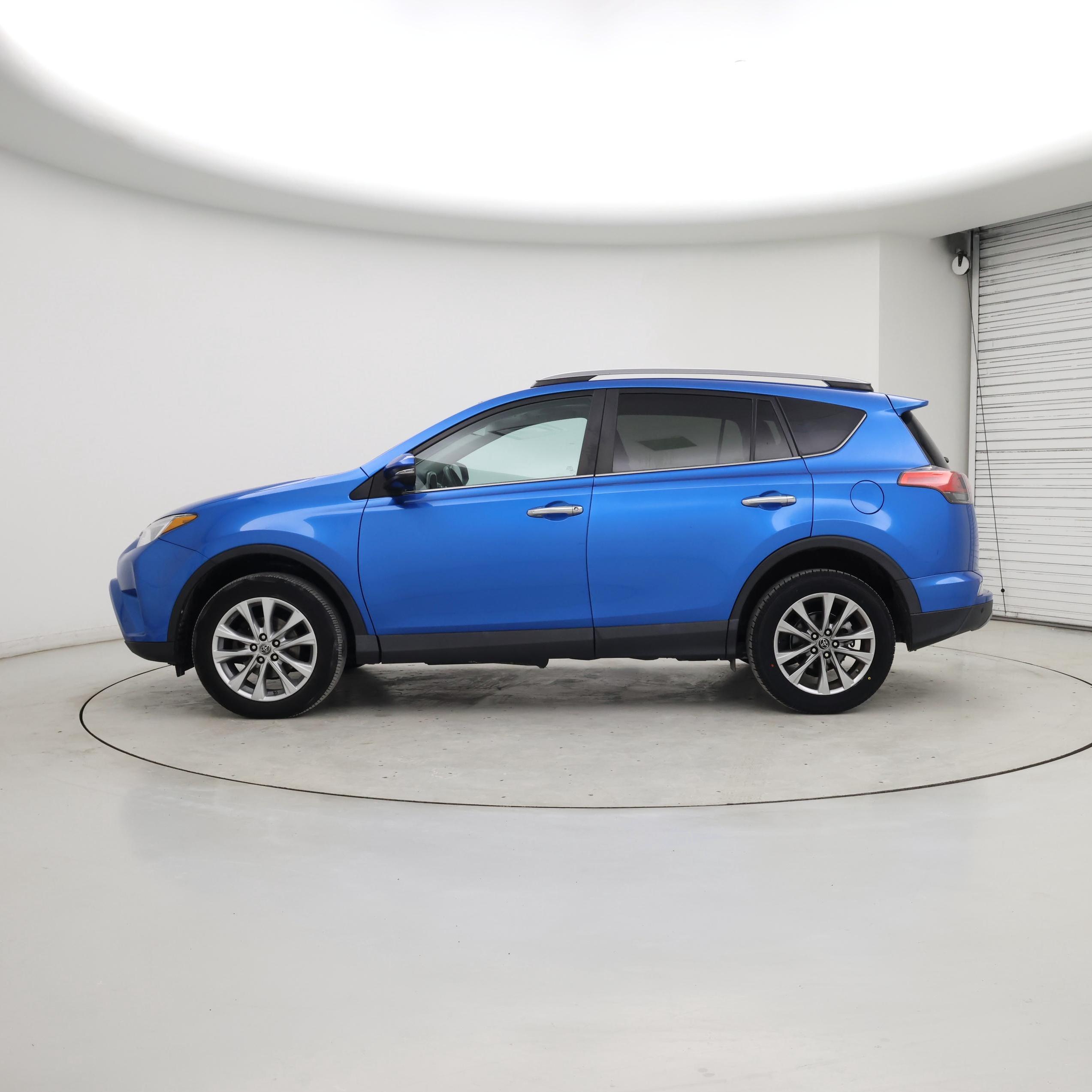 Thumbnail: 2017 Toyota RAV4 - 3
