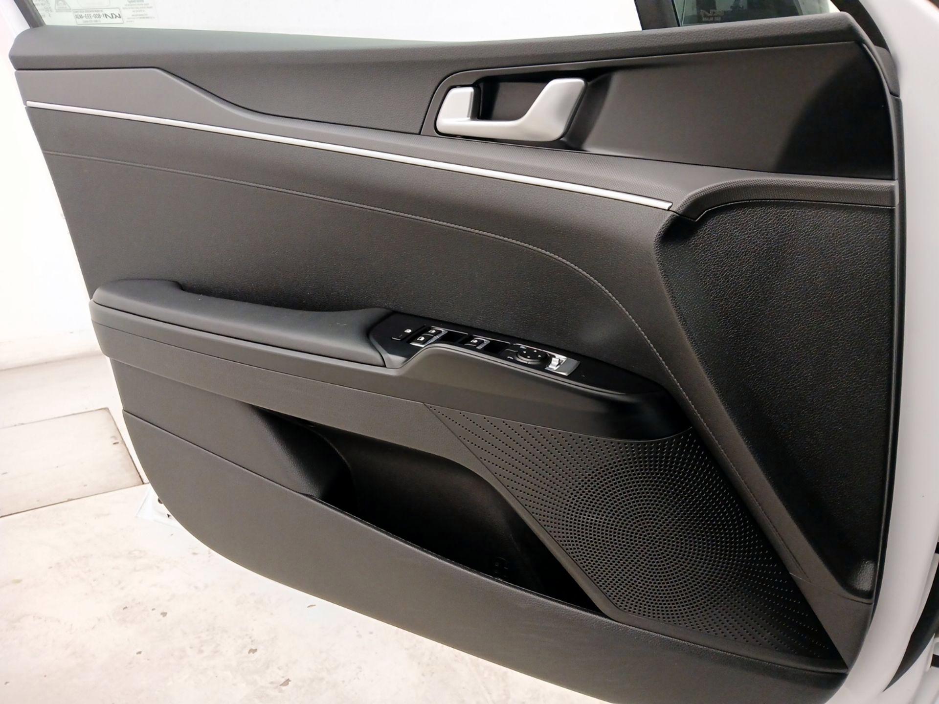 Thumbnail: 2022 Kia K5 - 12