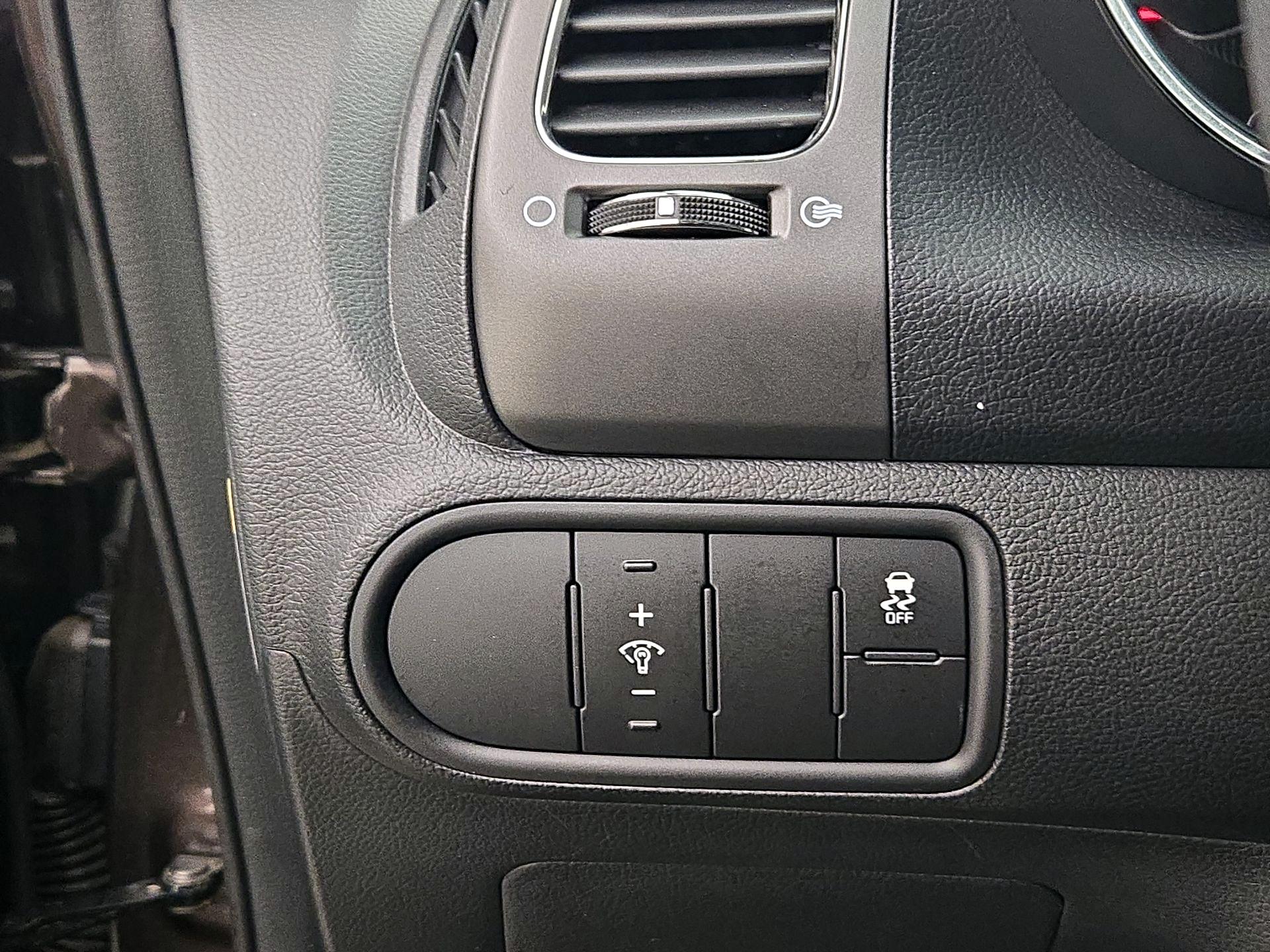 Thumbnail: 2018 Kia Forte - 13