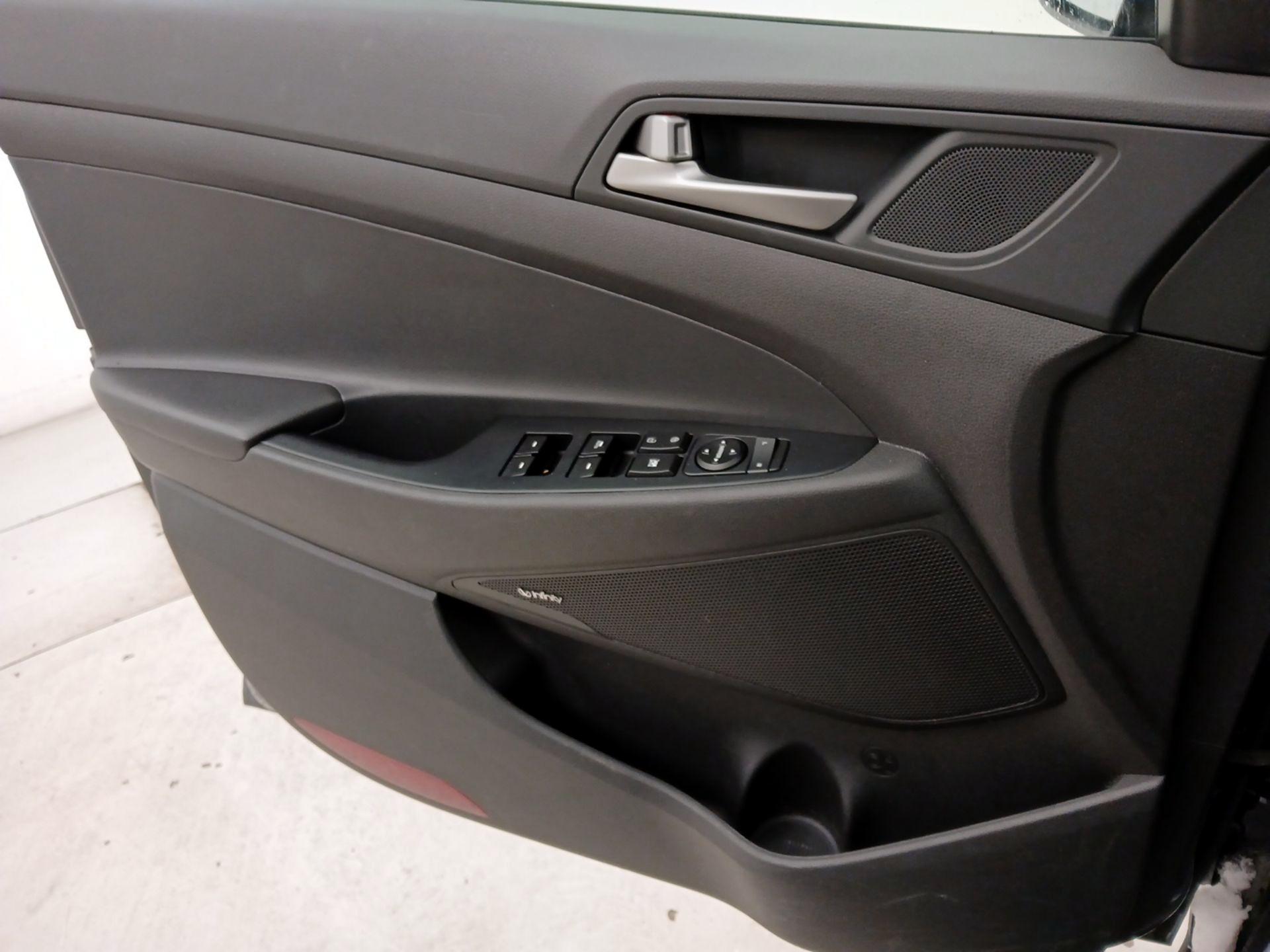 Thumbnail: 2018 Hyundai Tucson - 12