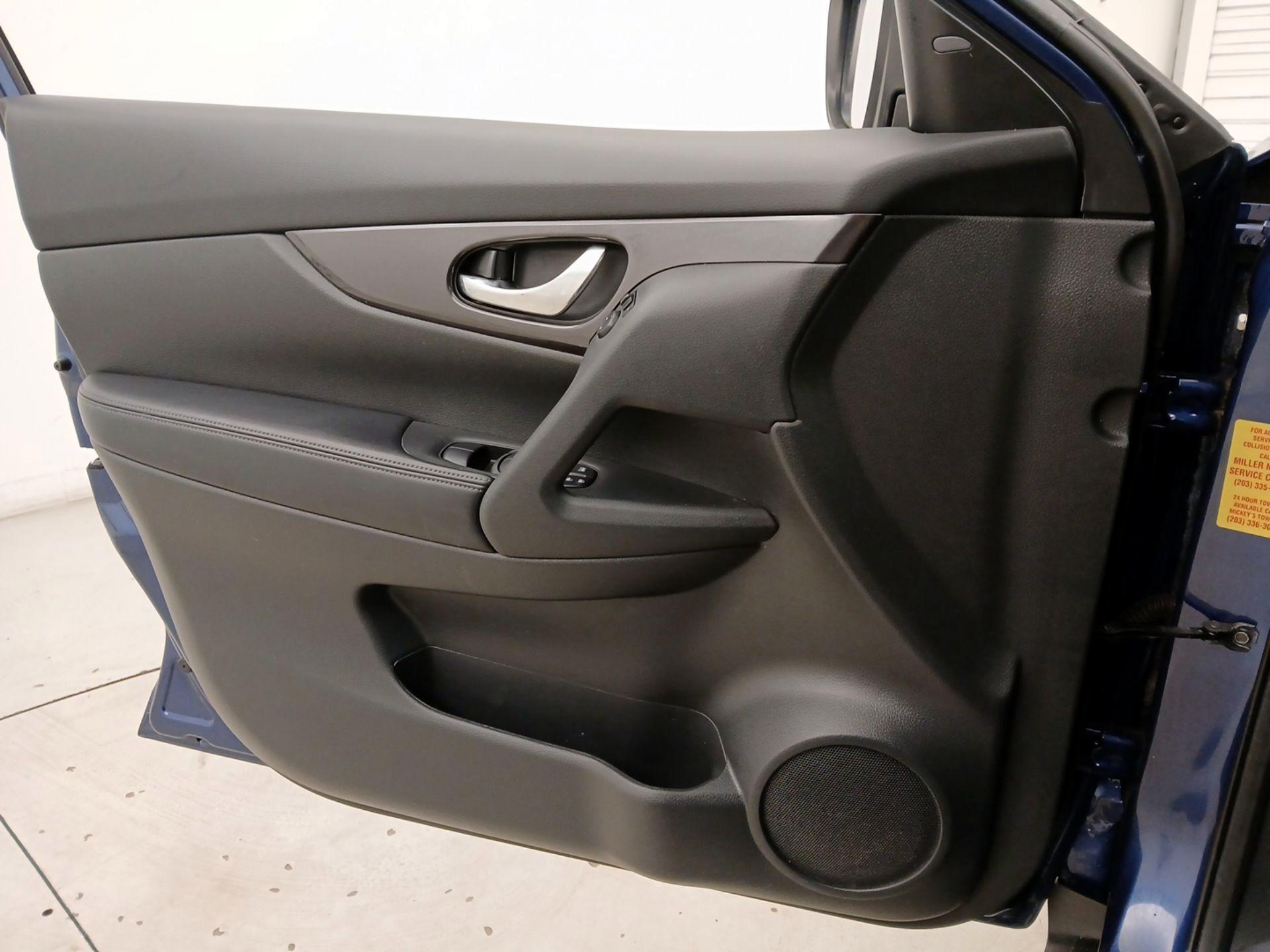 Thumbnail: 2019 Nissan Rogue - 12