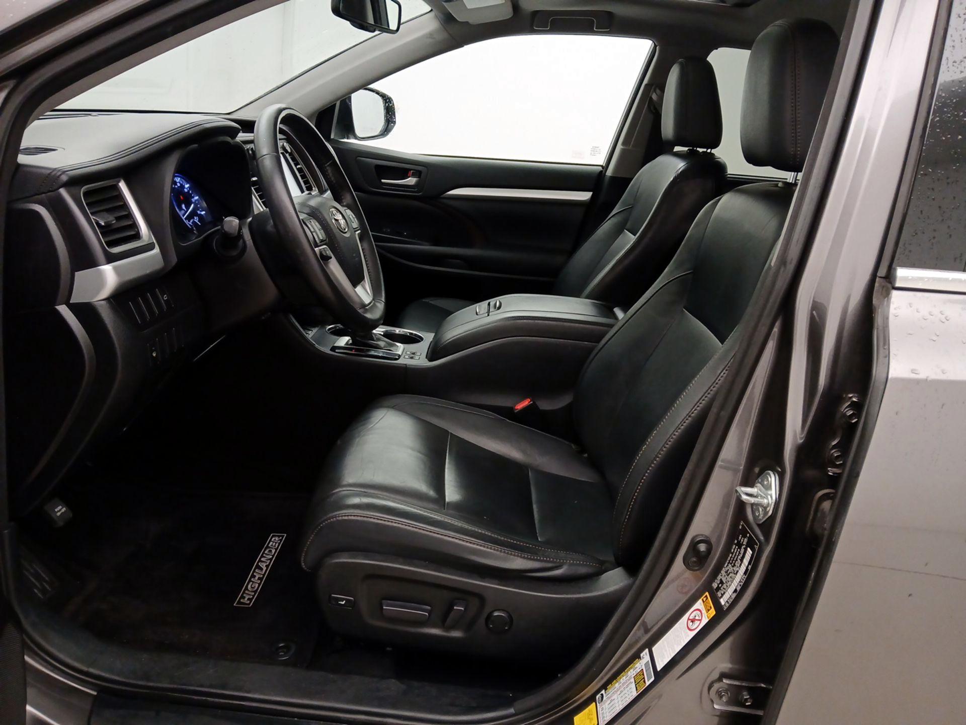 Thumbnail: 2015 Toyota Highlander - 11