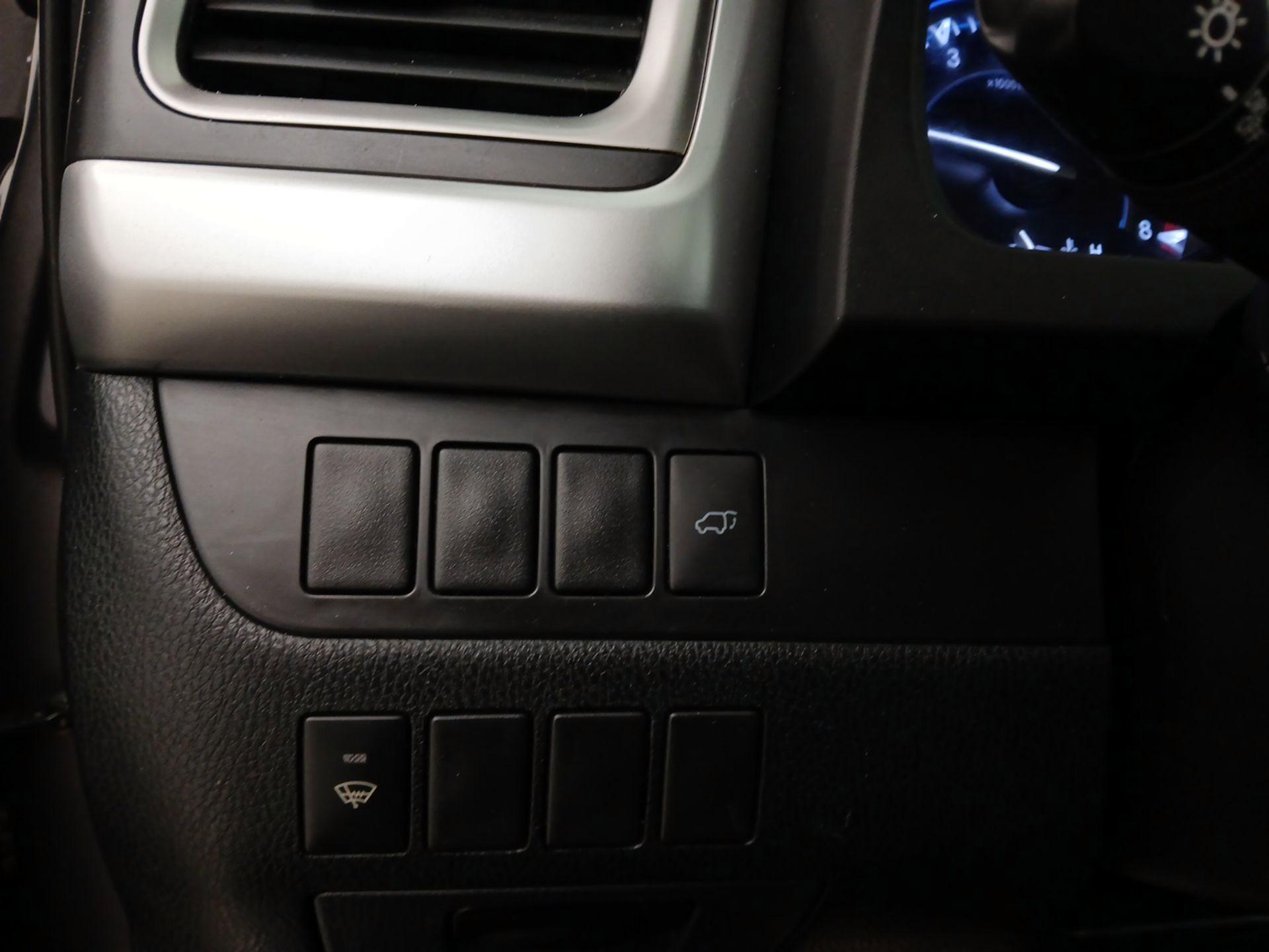 Thumbnail: 2015 Toyota Highlander - 13