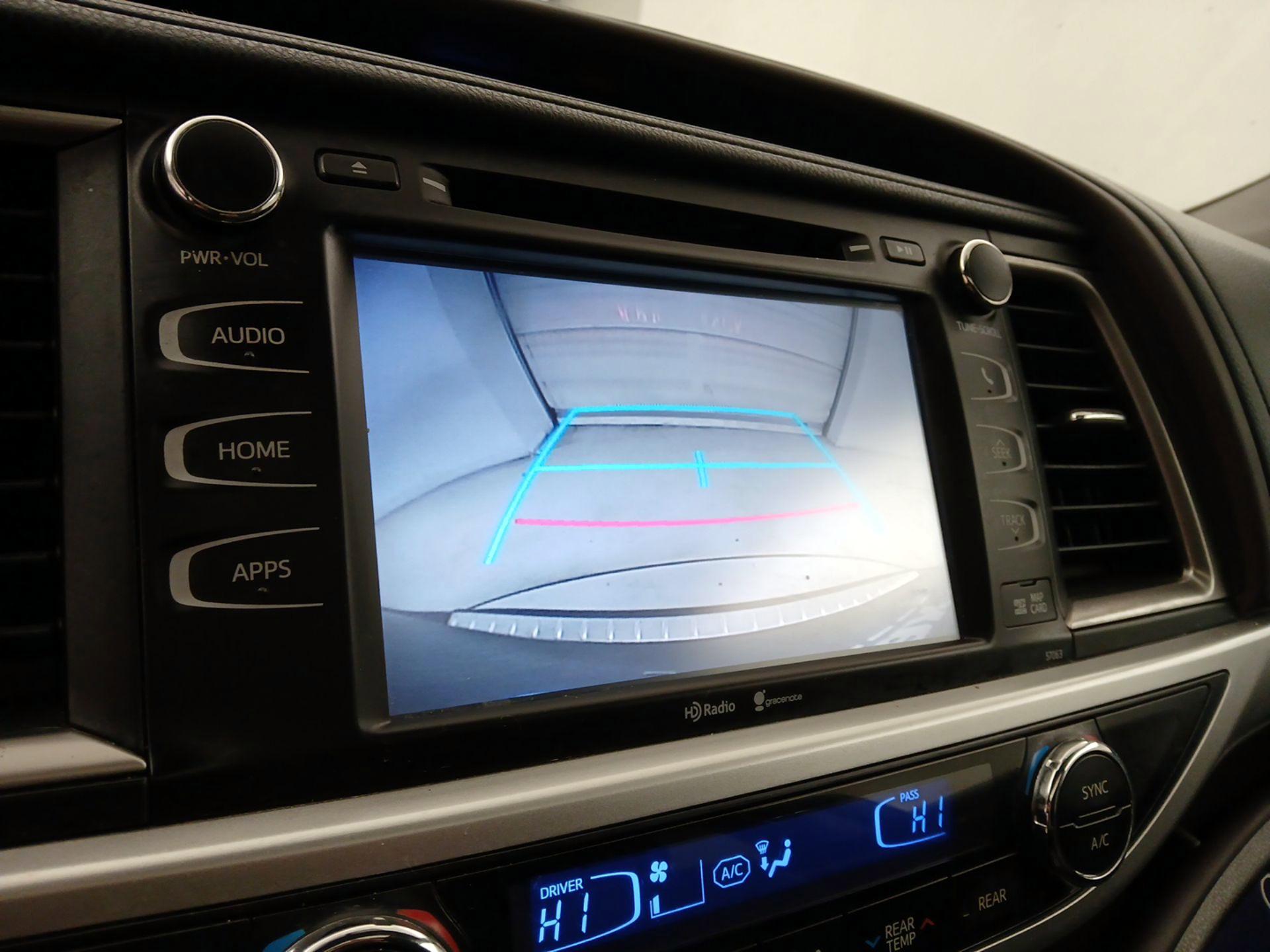 Thumbnail: 2015 Toyota Highlander - 15