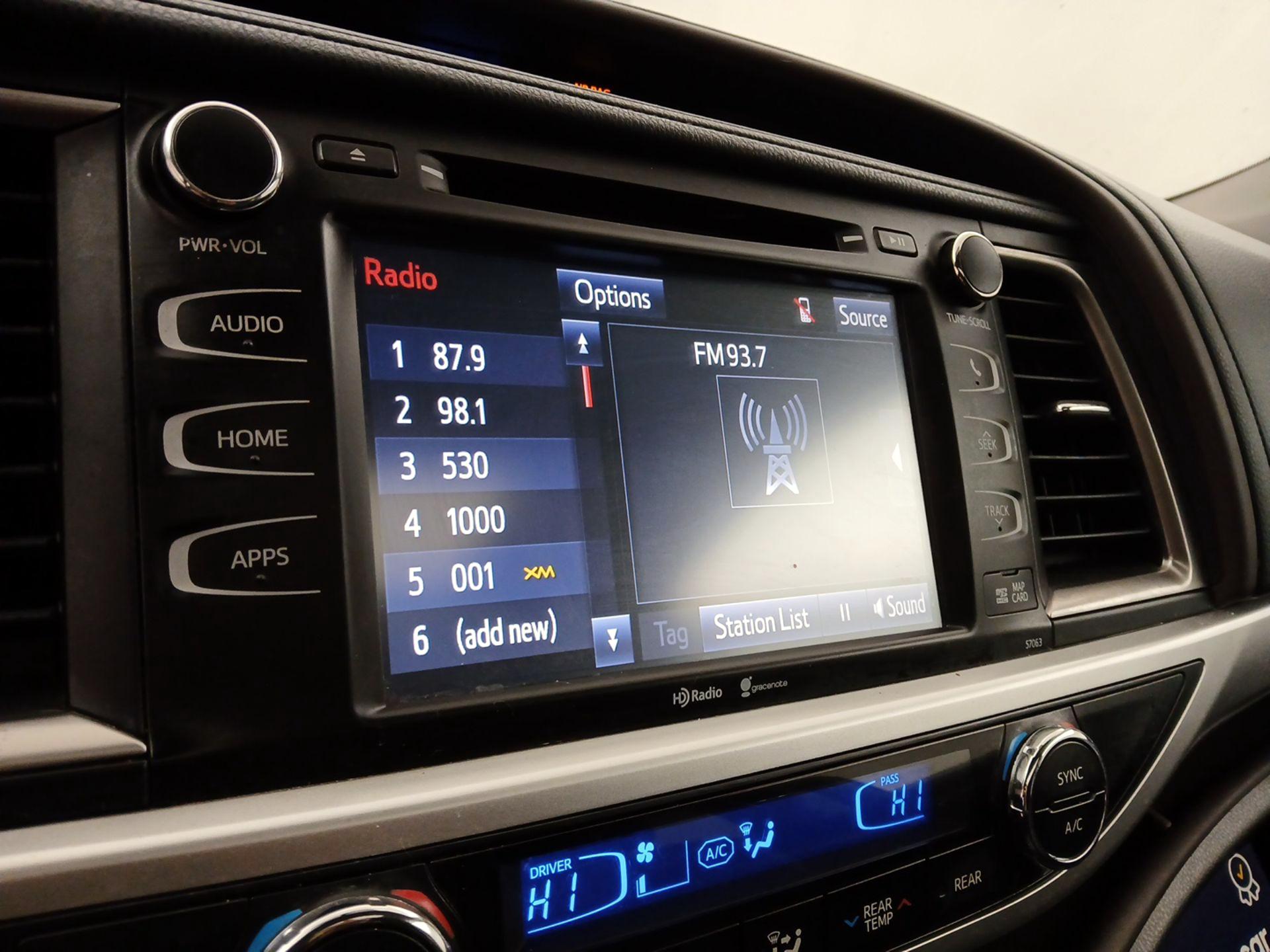 Thumbnail: 2015 Toyota Highlander - 16