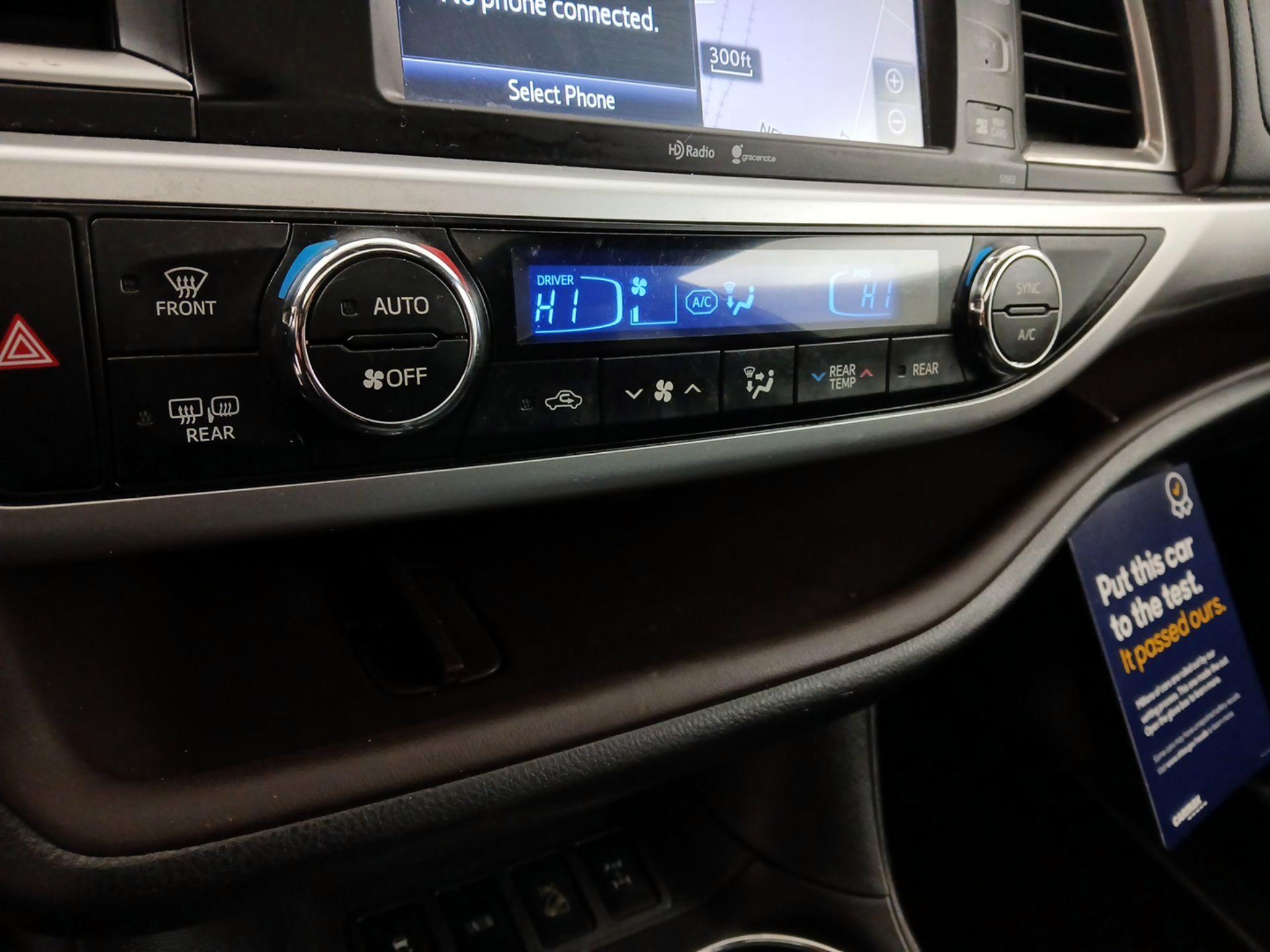 Thumbnail: 2015 Toyota Highlander - 17