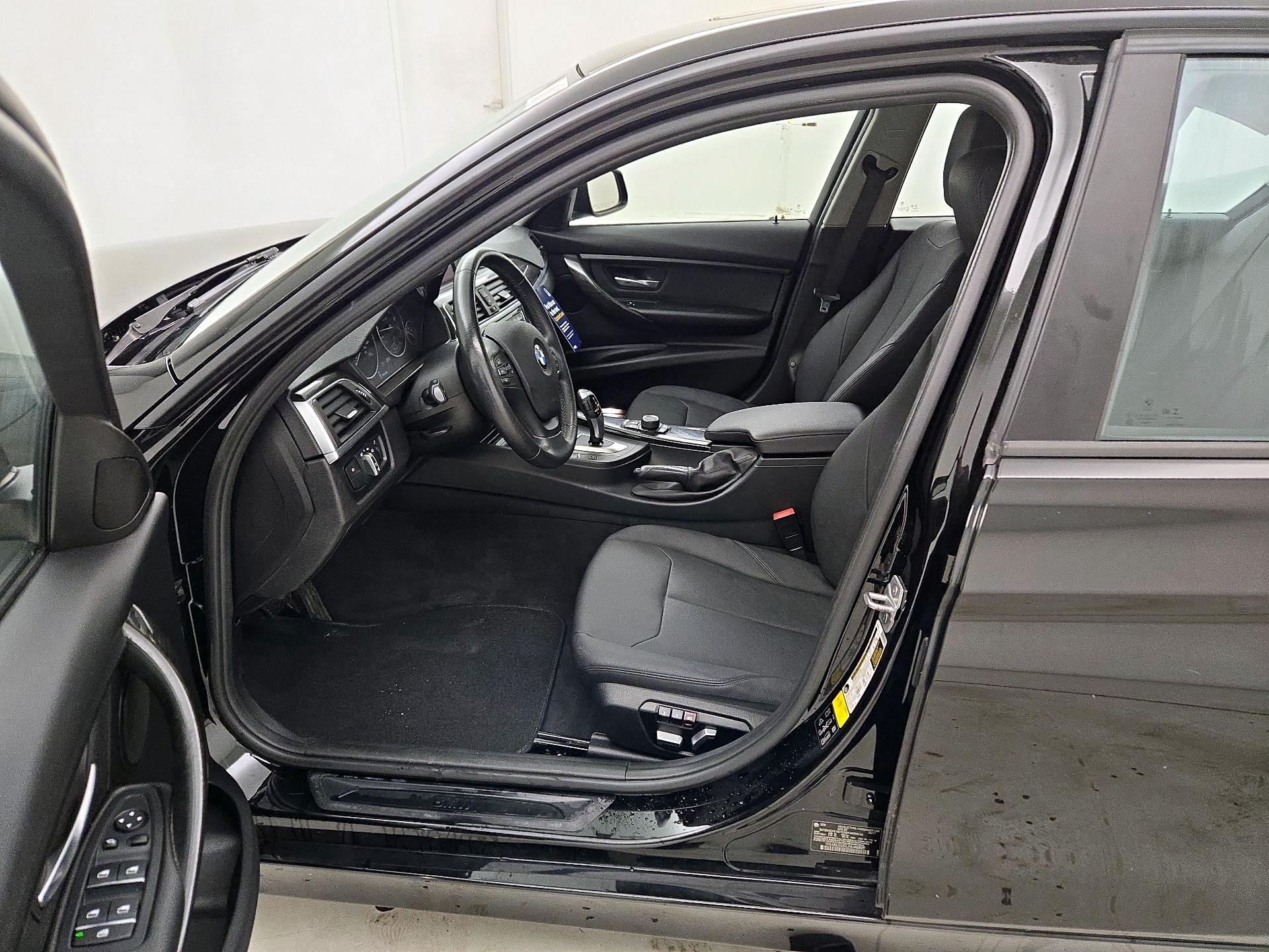 Thumbnail: 2018 BMW 3 Series - 11