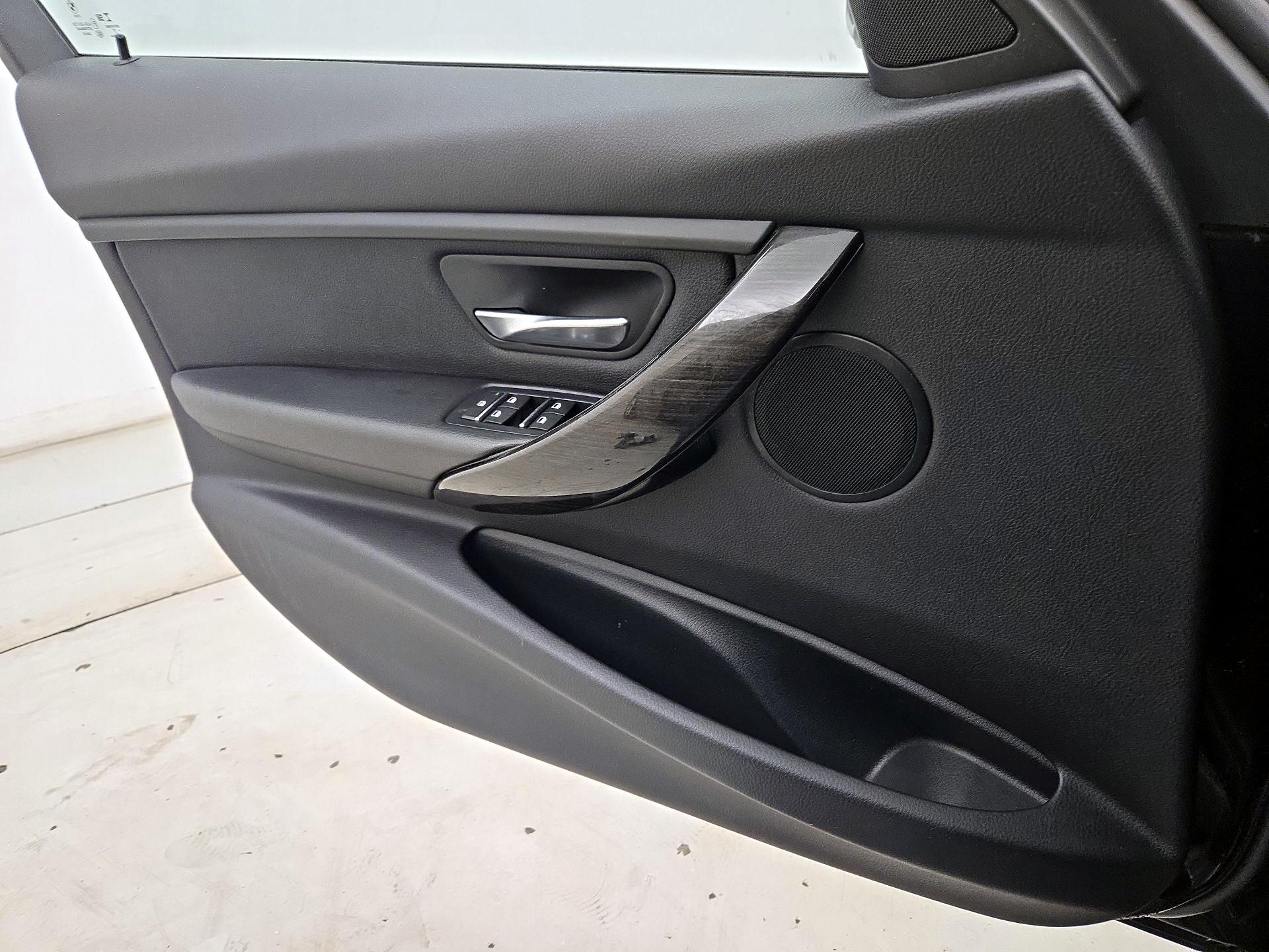 Thumbnail: 2018 BMW 3 Series - 12