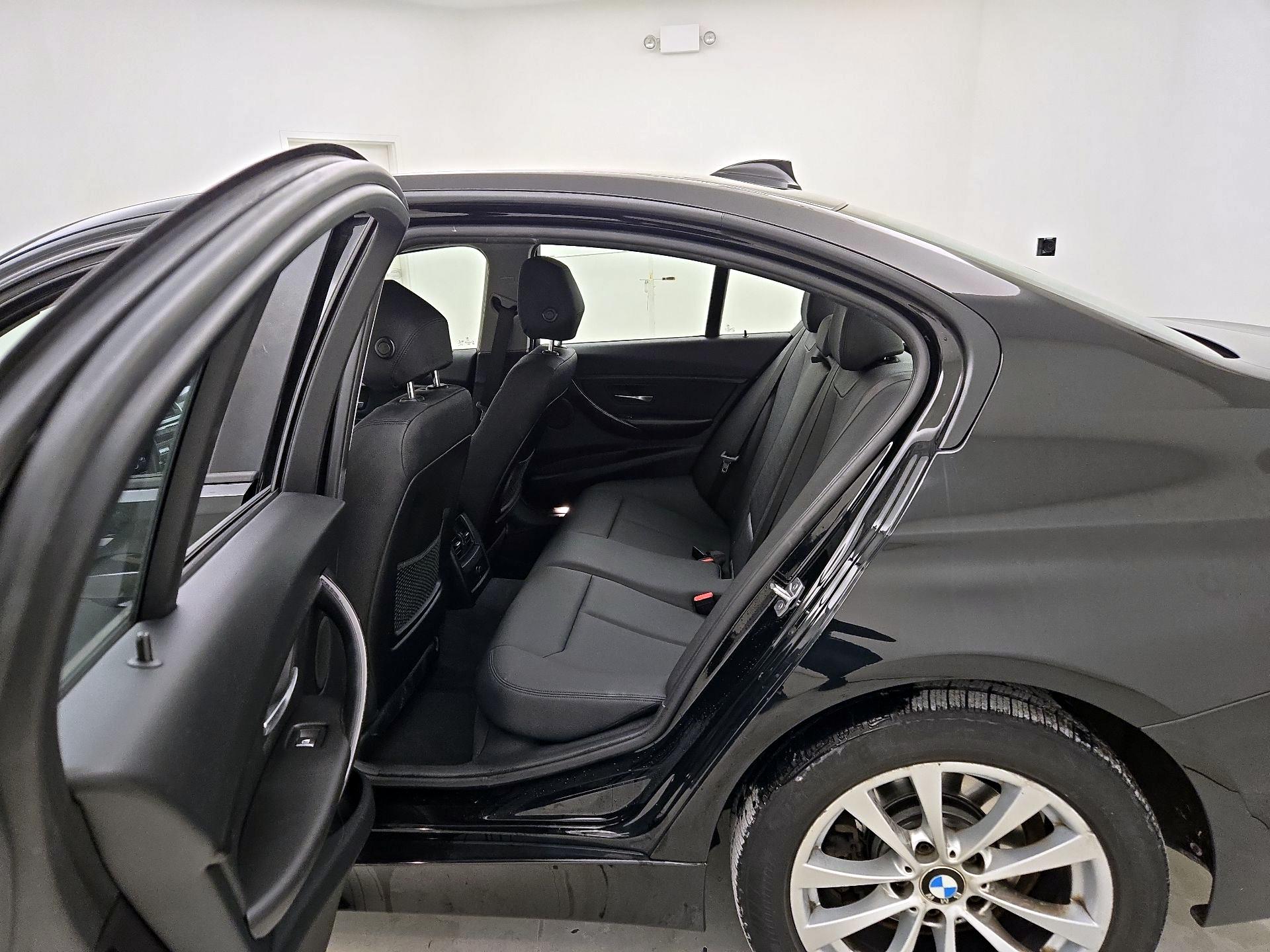 Thumbnail: 2018 BMW 3 Series - 20