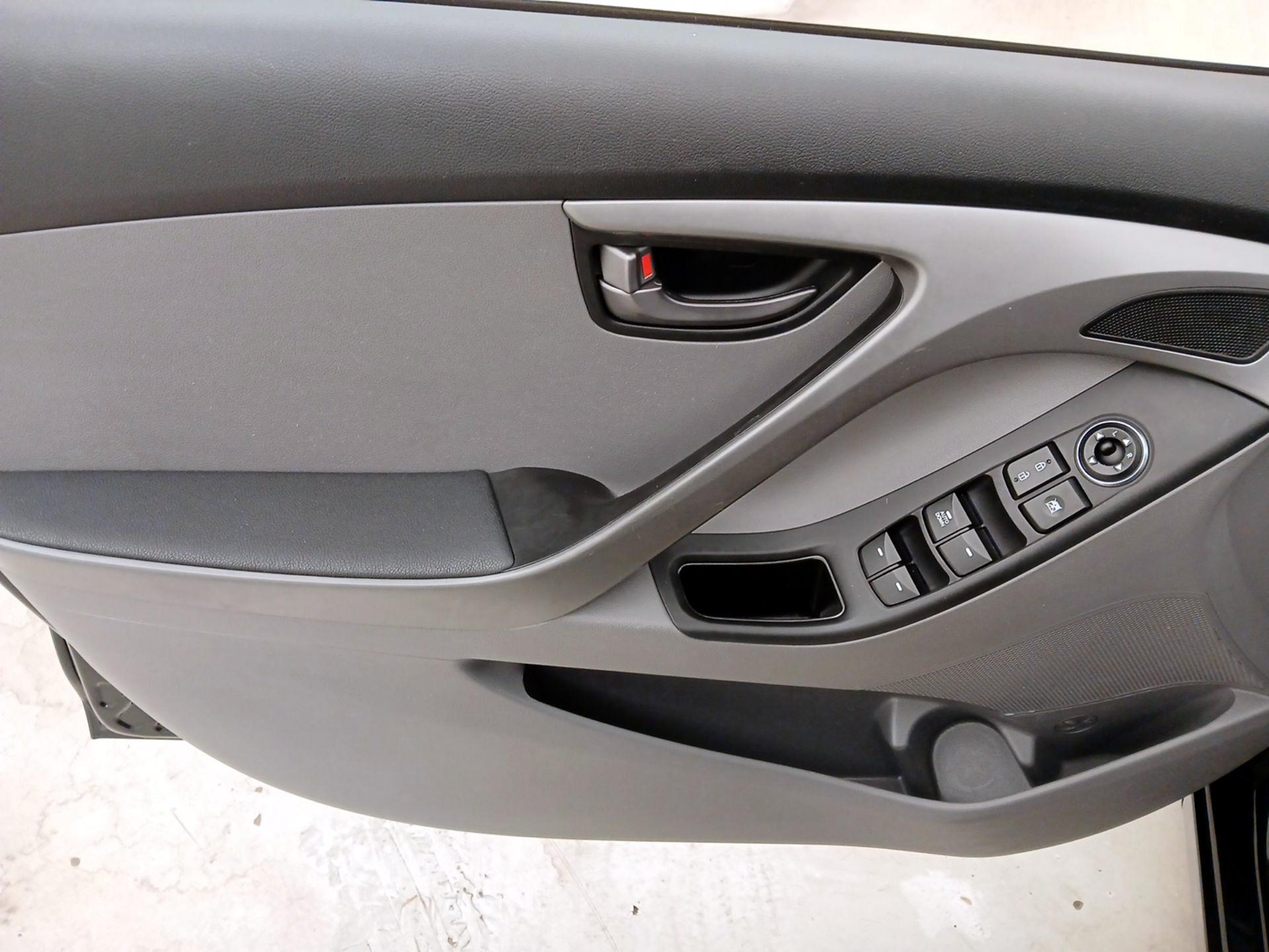 Thumbnail: 2014 Hyundai Elantra - 12