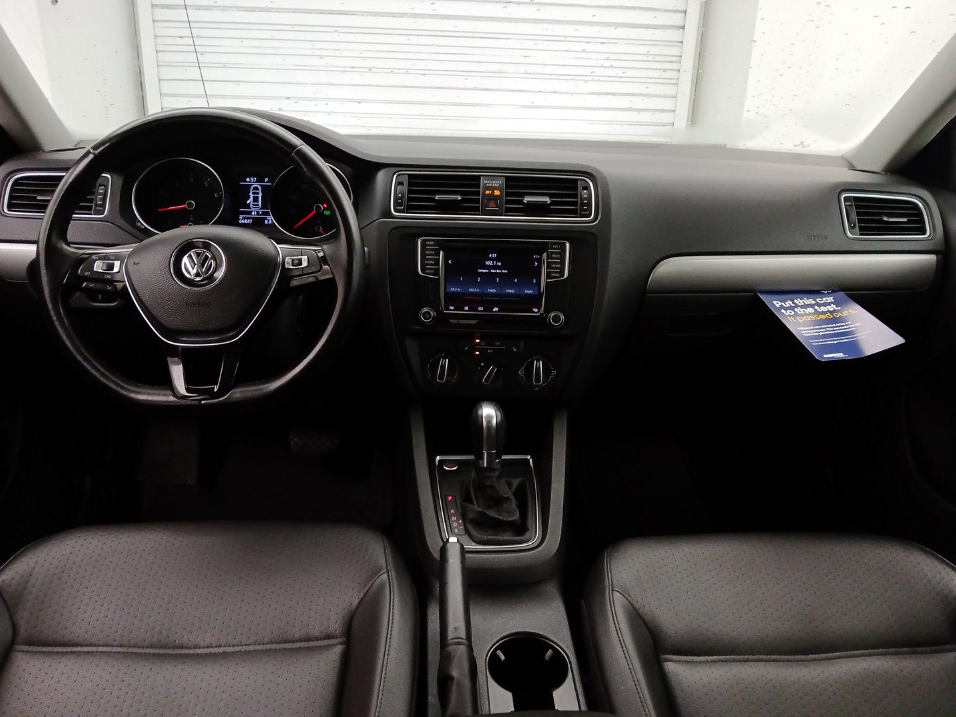 Thumbnail: 2017 Volkswagen Jetta - 9