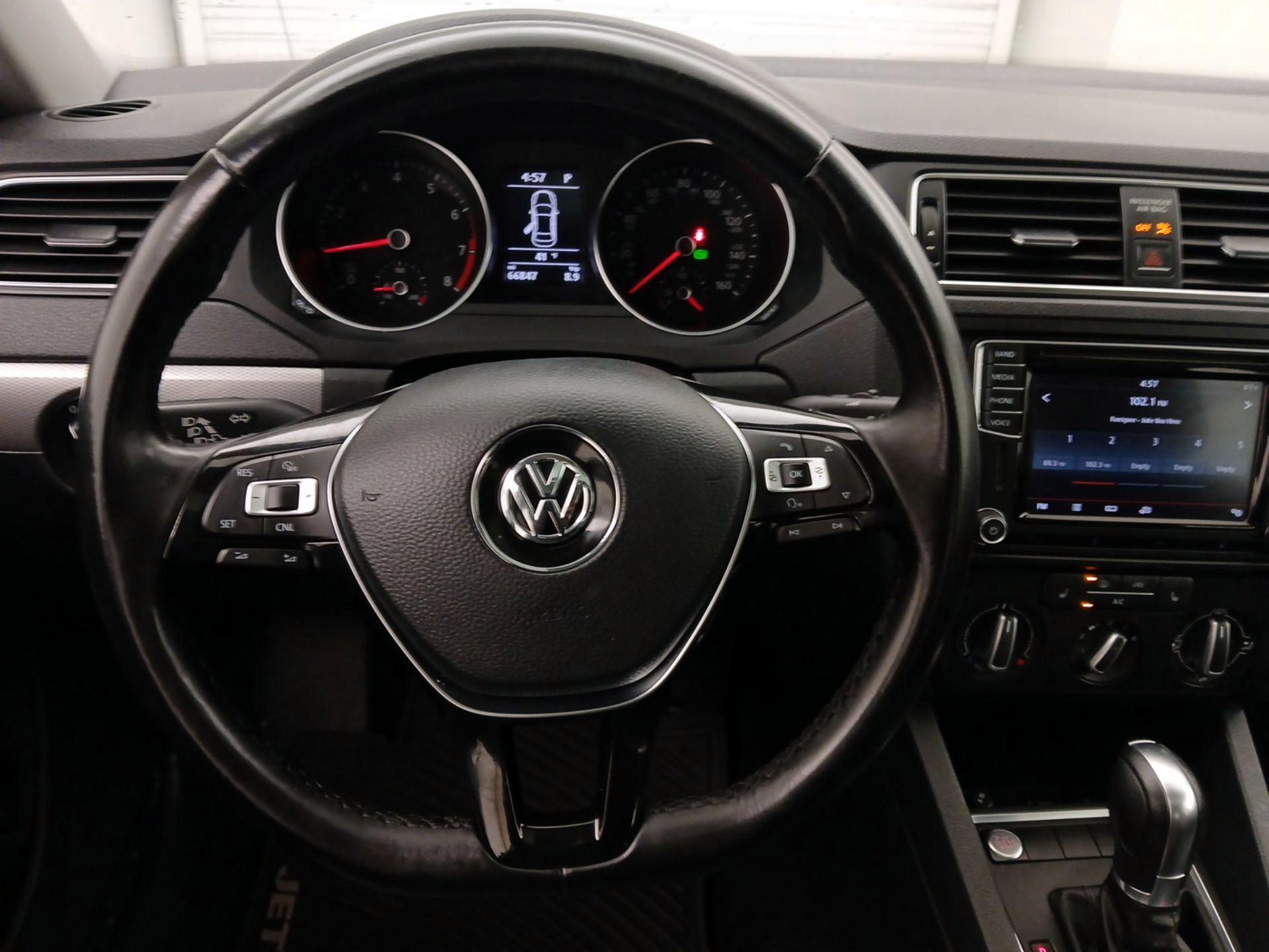 Thumbnail: 2017 Volkswagen Jetta - 10