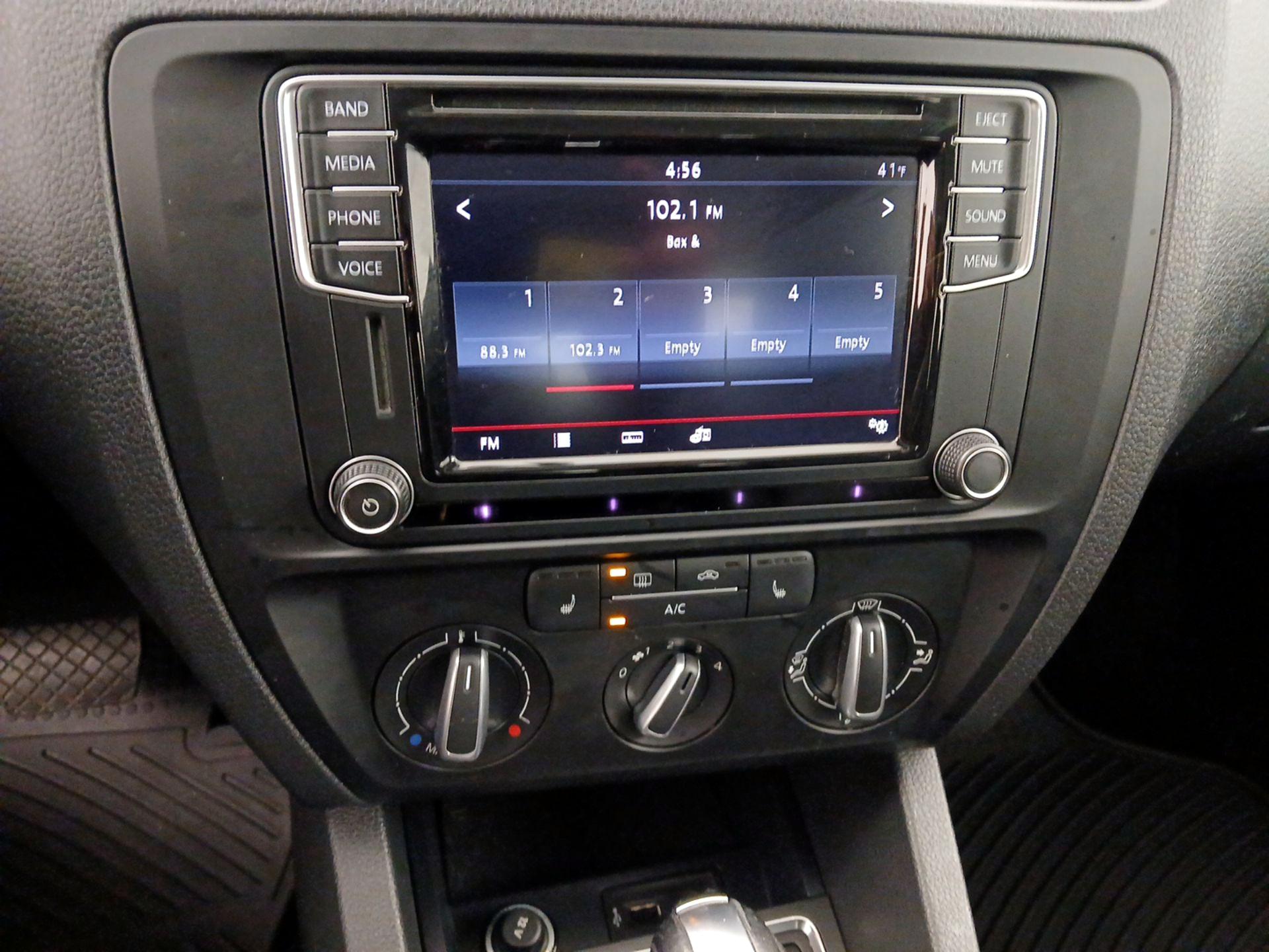 Thumbnail: 2017 Volkswagen Jetta - 15