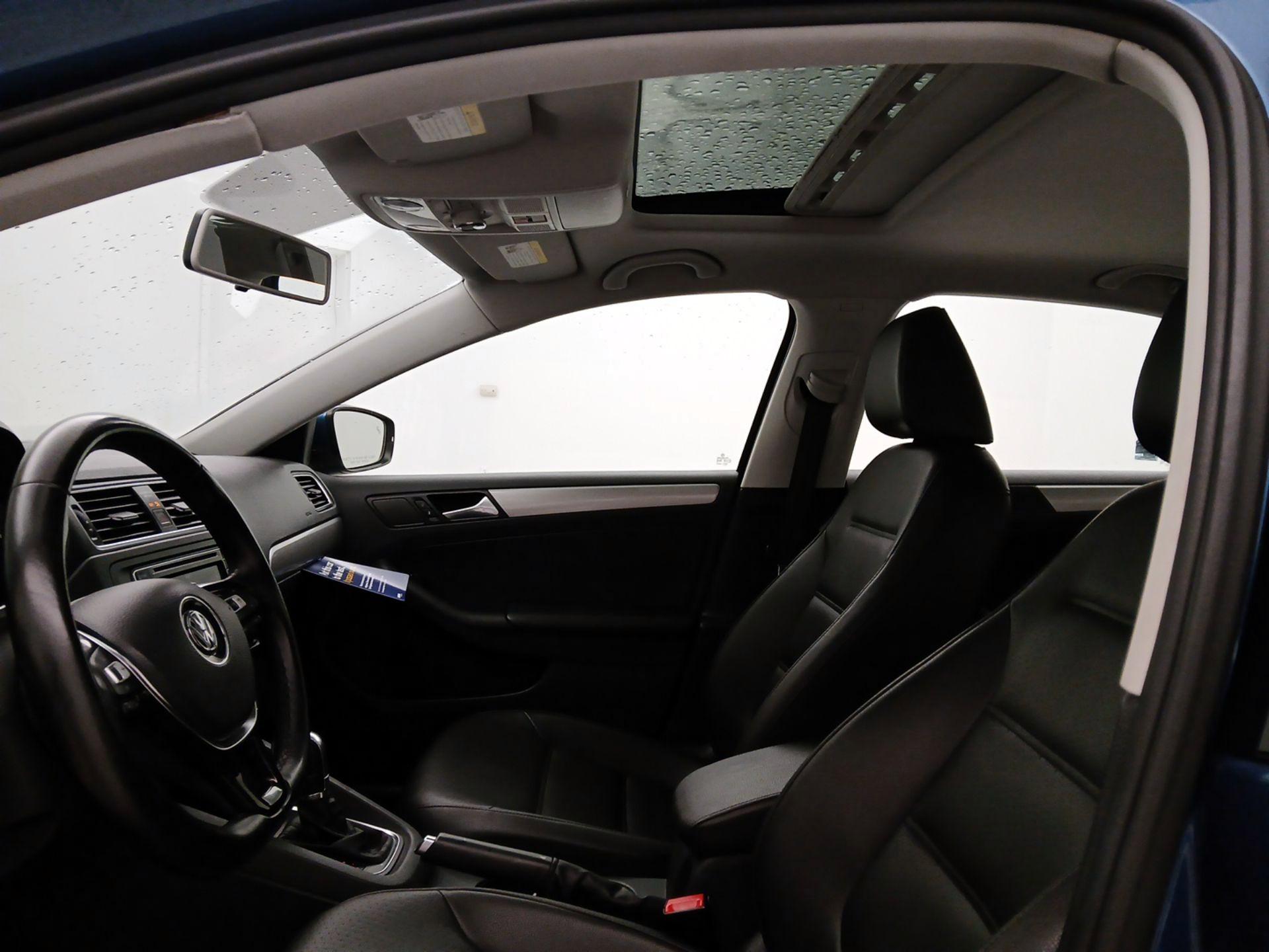 Thumbnail: 2017 Volkswagen Jetta - 19