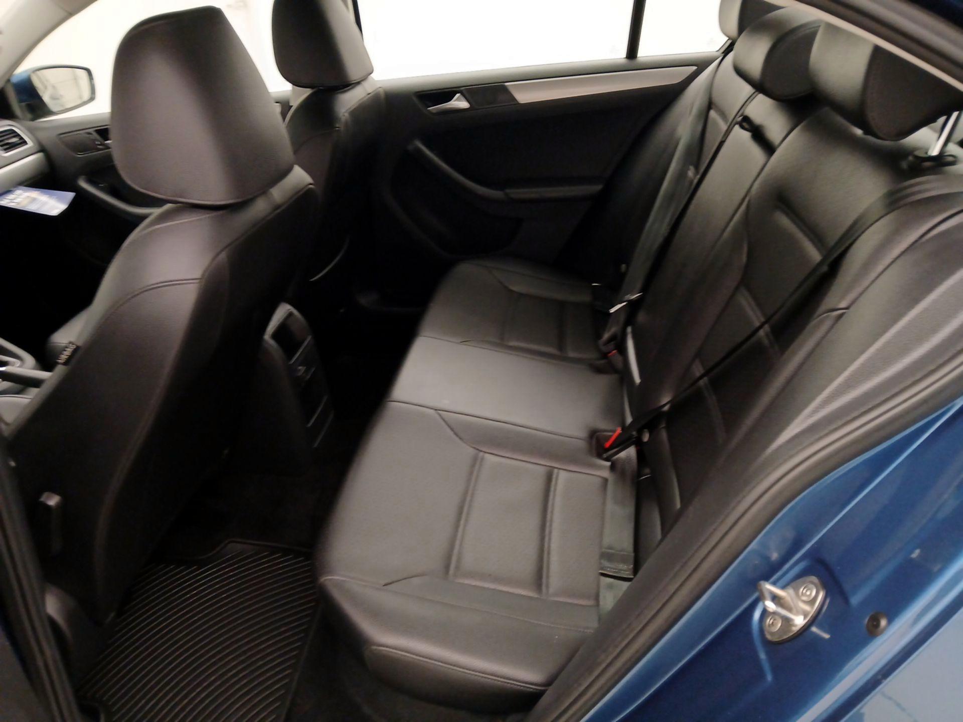 Thumbnail: 2017 Volkswagen Jetta - 20