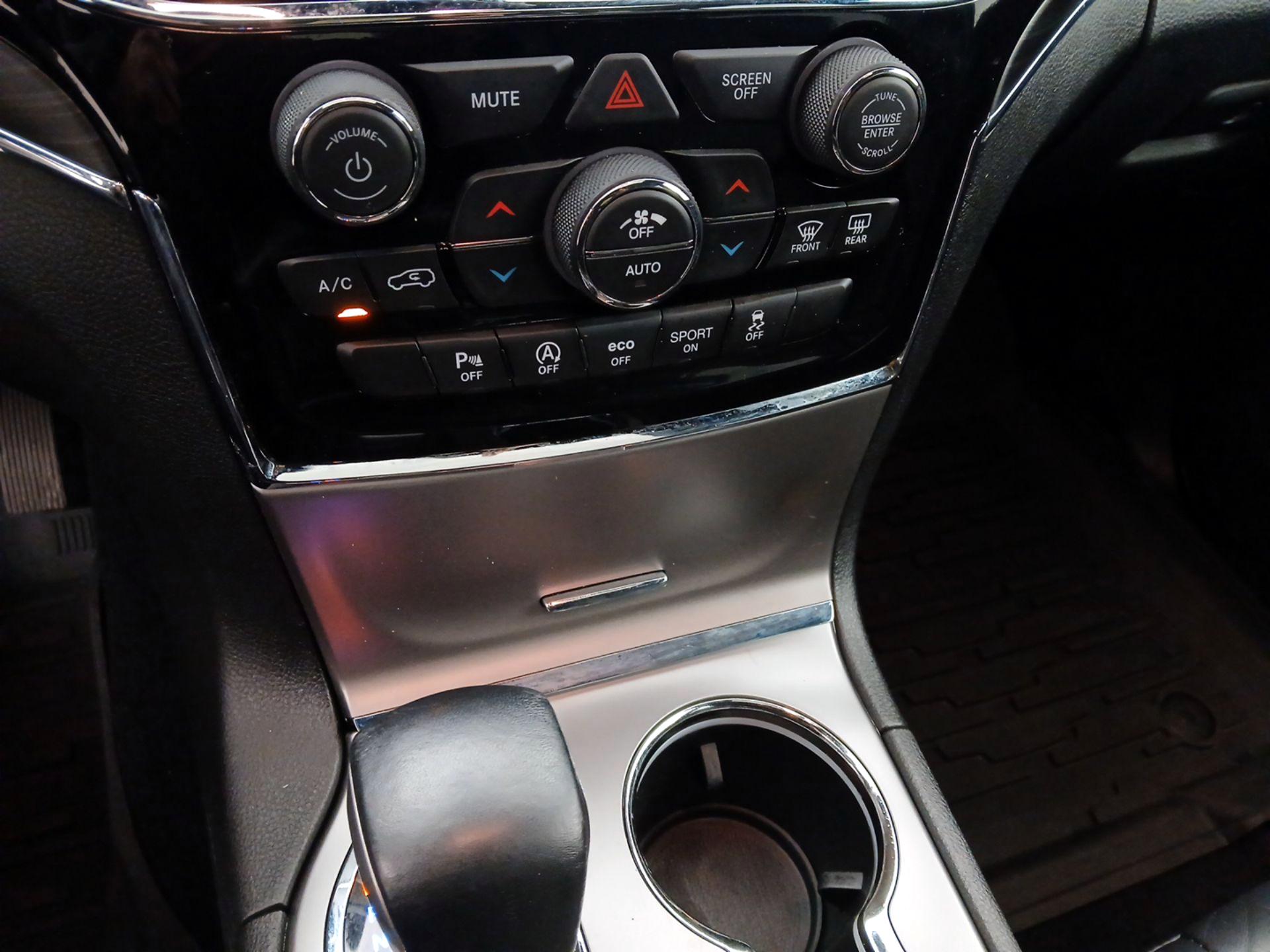 Thumbnail: 2020 Jeep Grand Cherokee - 17