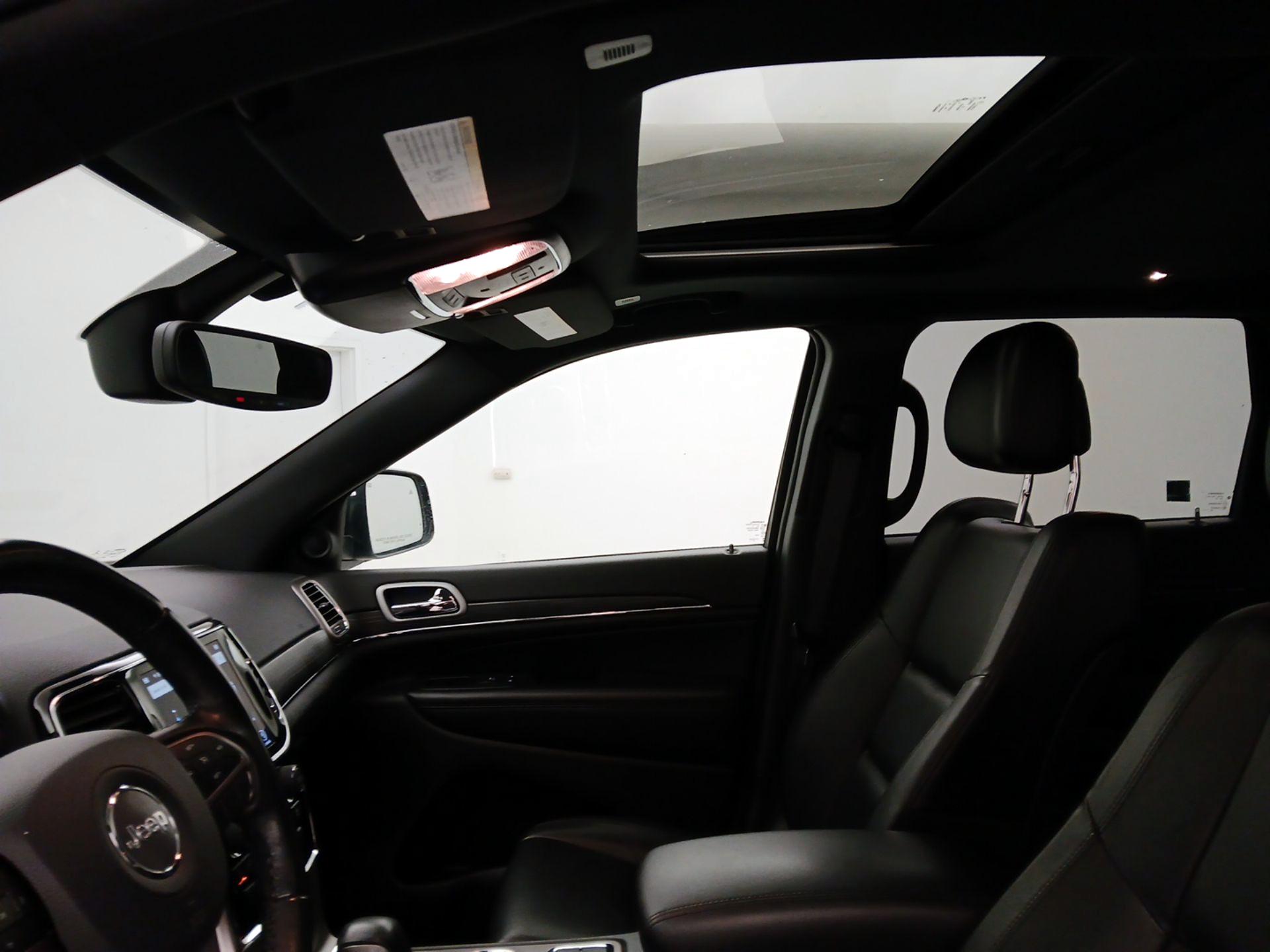 Thumbnail: 2020 Jeep Grand Cherokee - 20