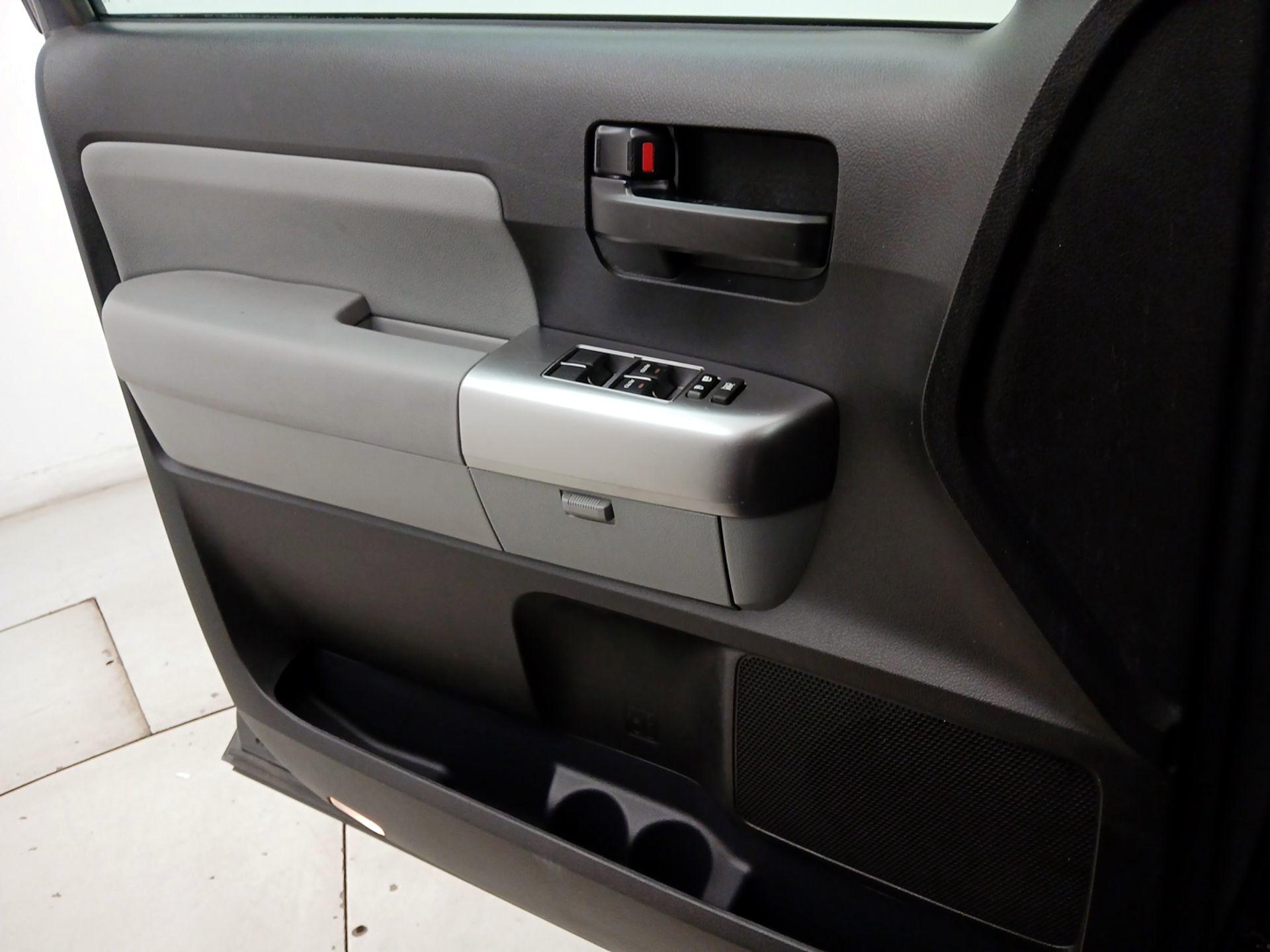 Thumbnail: 2018 Toyota Sequoia - 12