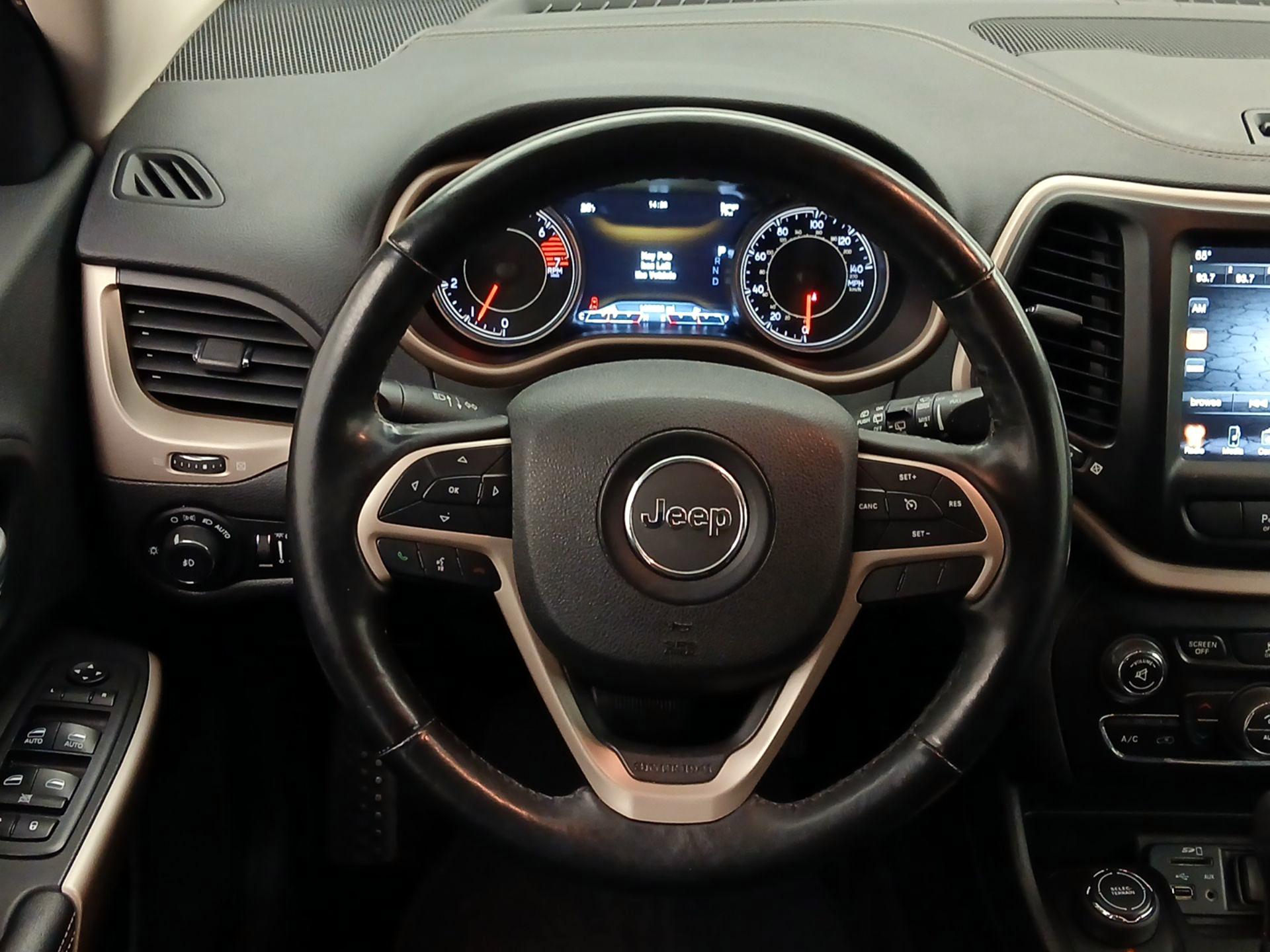 Thumbnail: 2018 Jeep Cherokee - 10