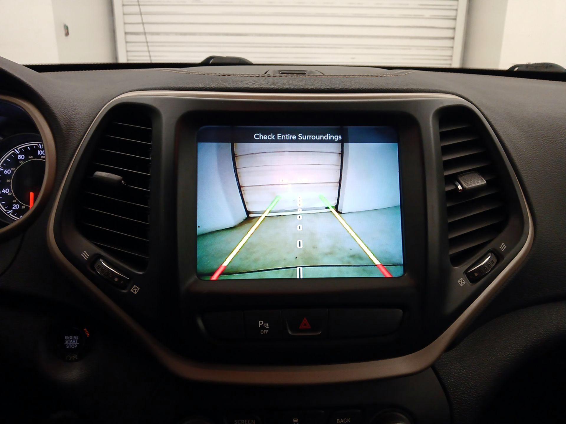 Thumbnail: 2018 Jeep Cherokee - 14