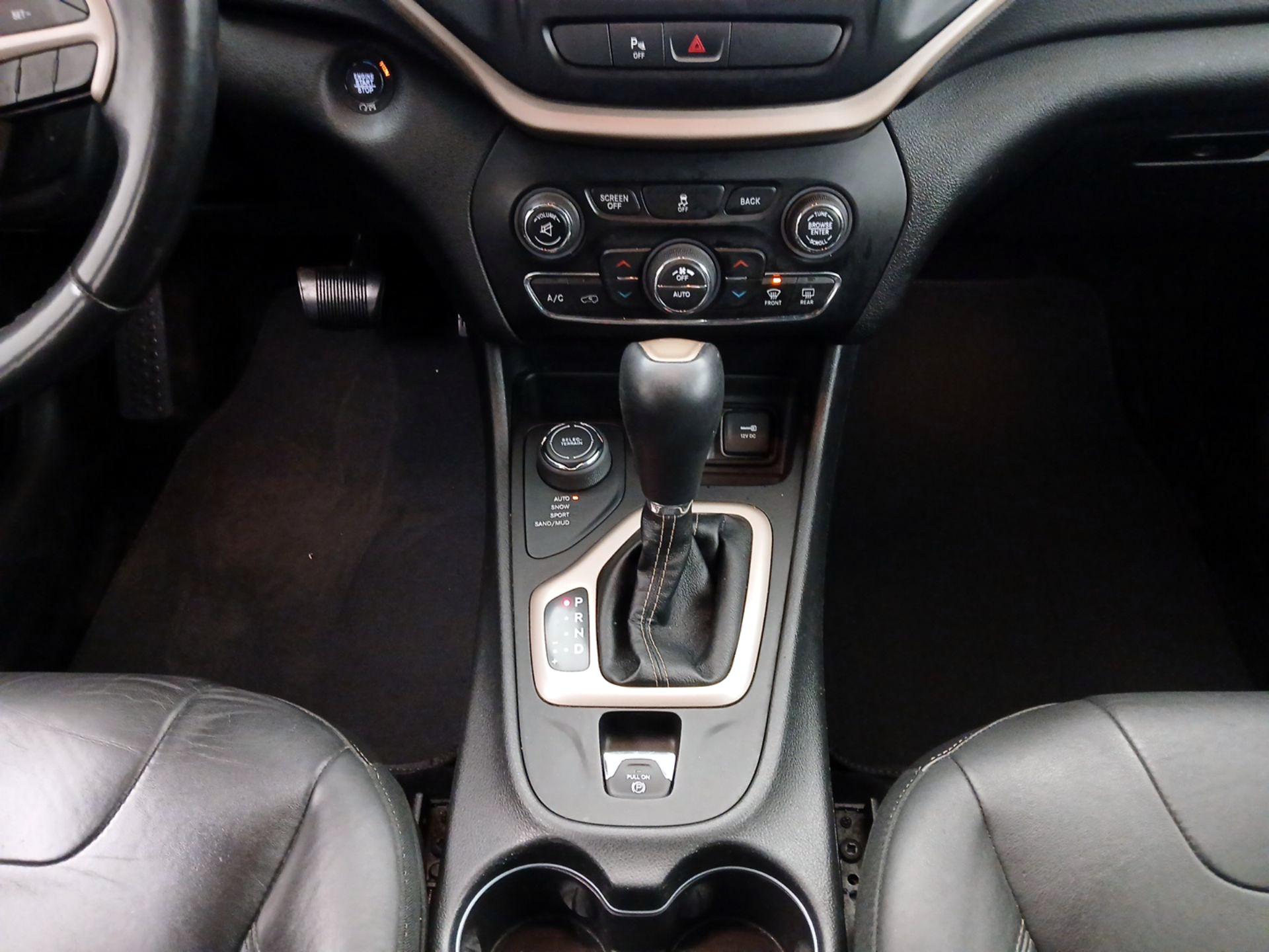 Thumbnail: 2018 Jeep Cherokee - 17