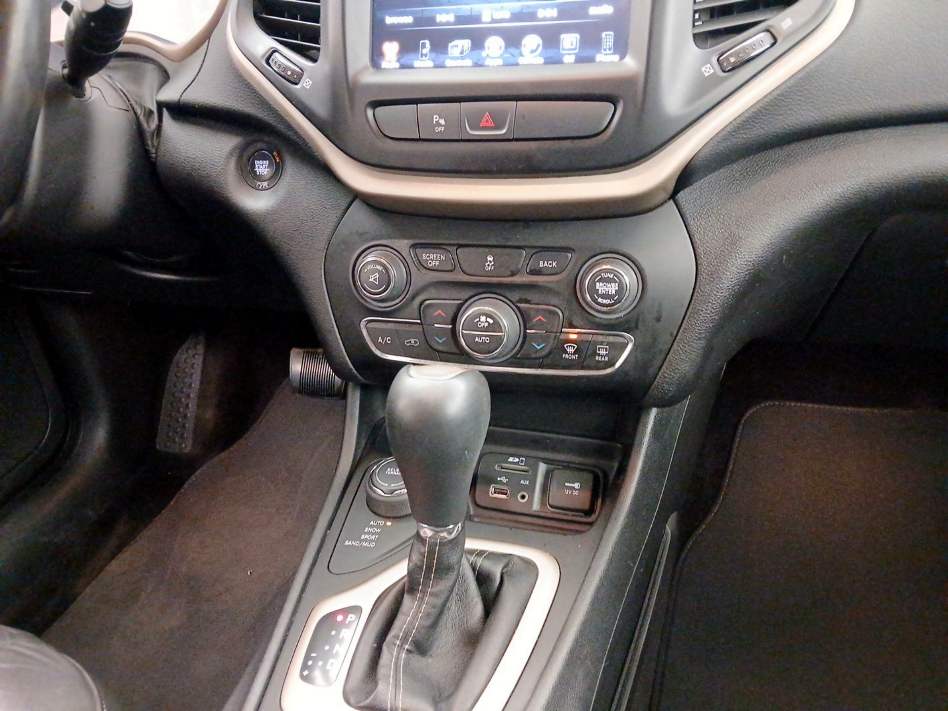 Thumbnail: 2018 Jeep Cherokee - 18