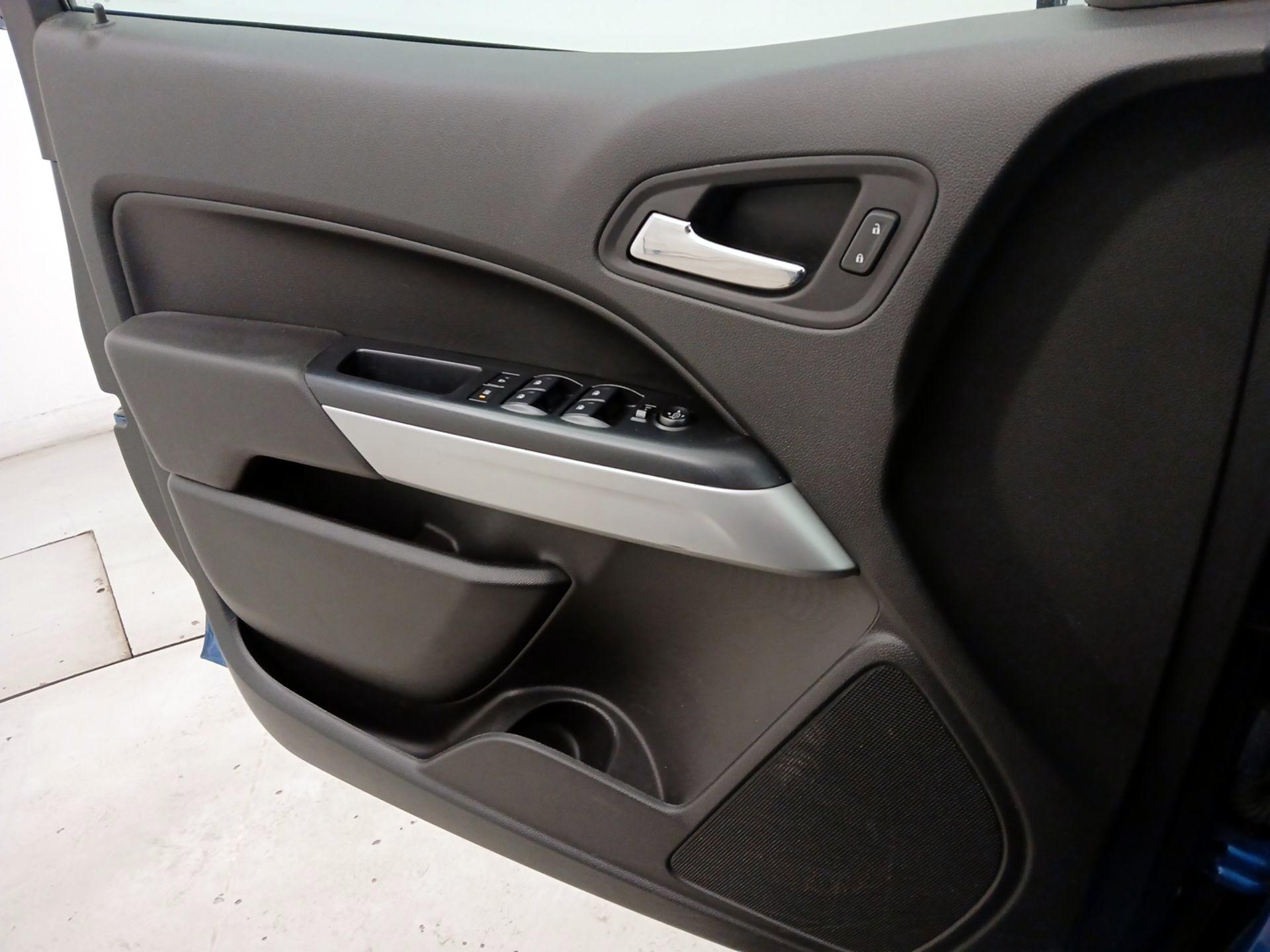 Thumbnail: 2021 Chevrolet Colorado - 12