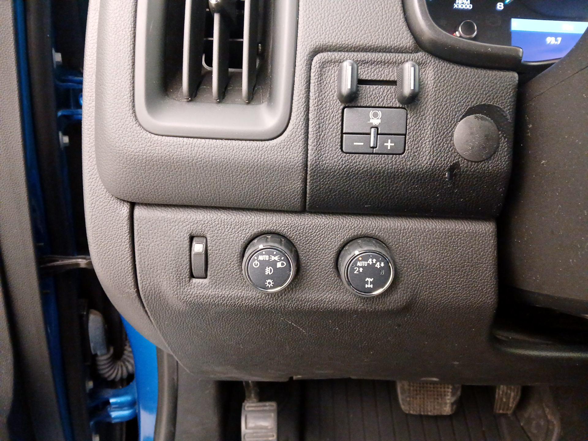 Thumbnail: 2021 Chevrolet Colorado - 13