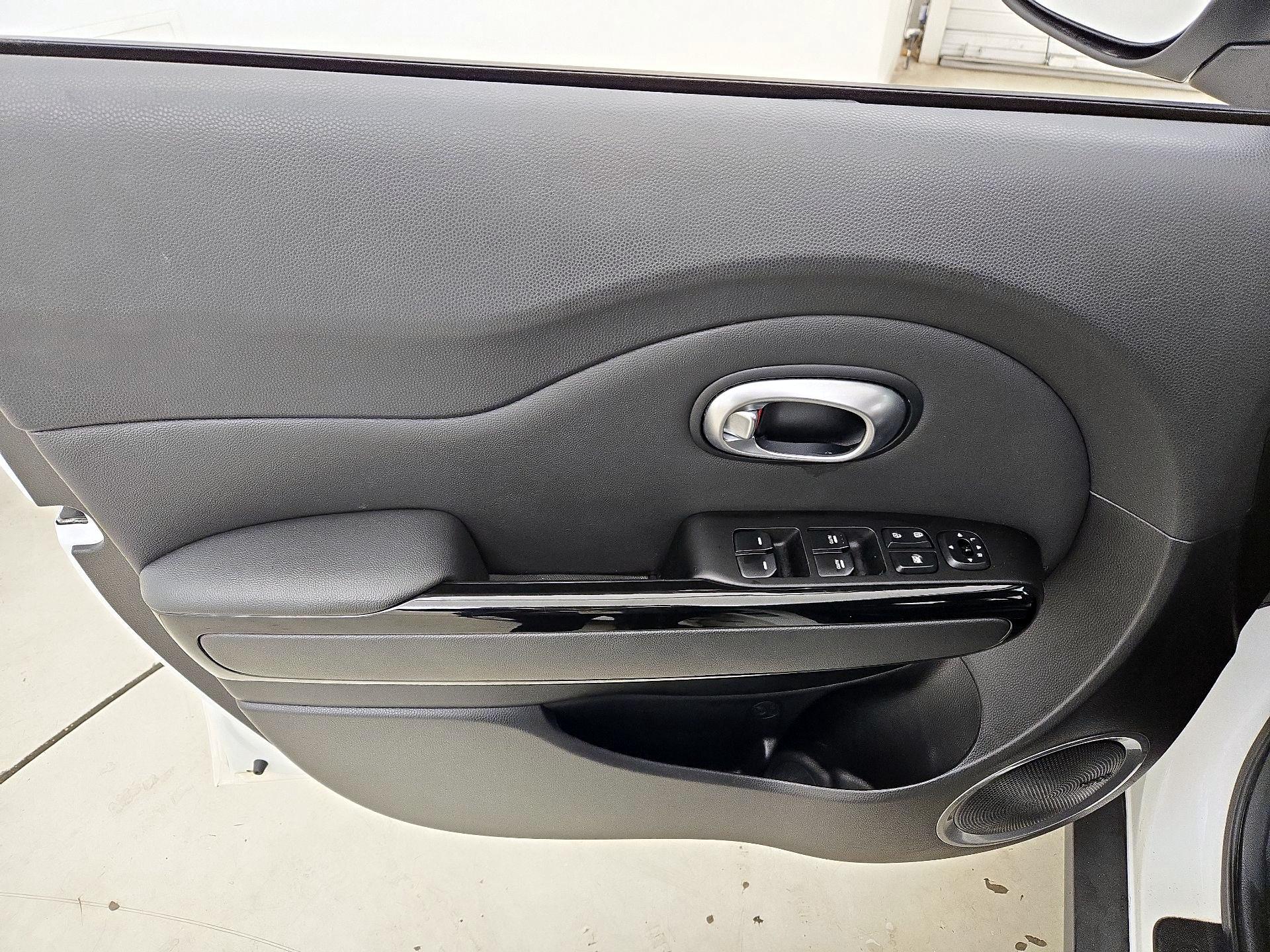 Thumbnail: 2015 Kia Soul - 12