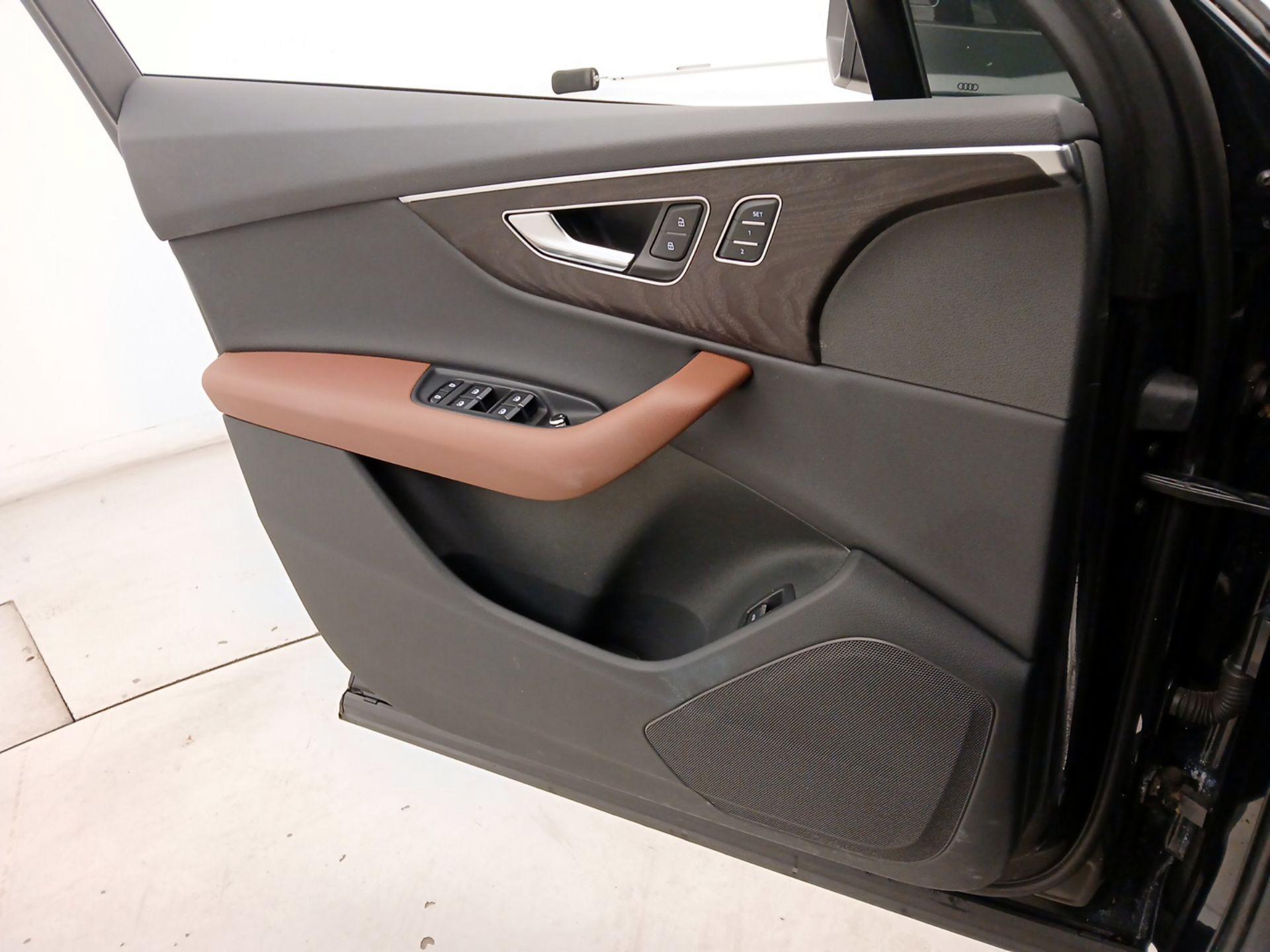 Thumbnail: 2021 Audi Q7 - 12