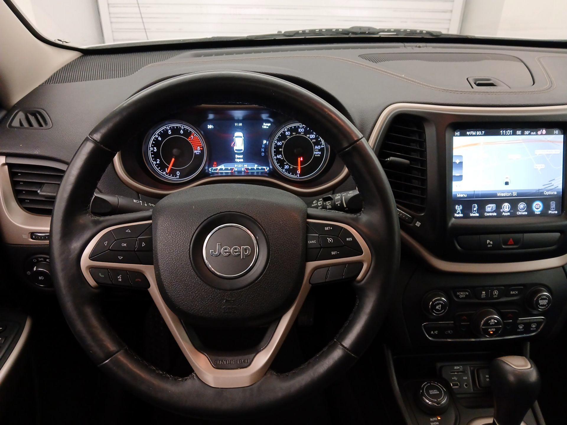 Thumbnail: 2018 Jeep Cherokee - 10