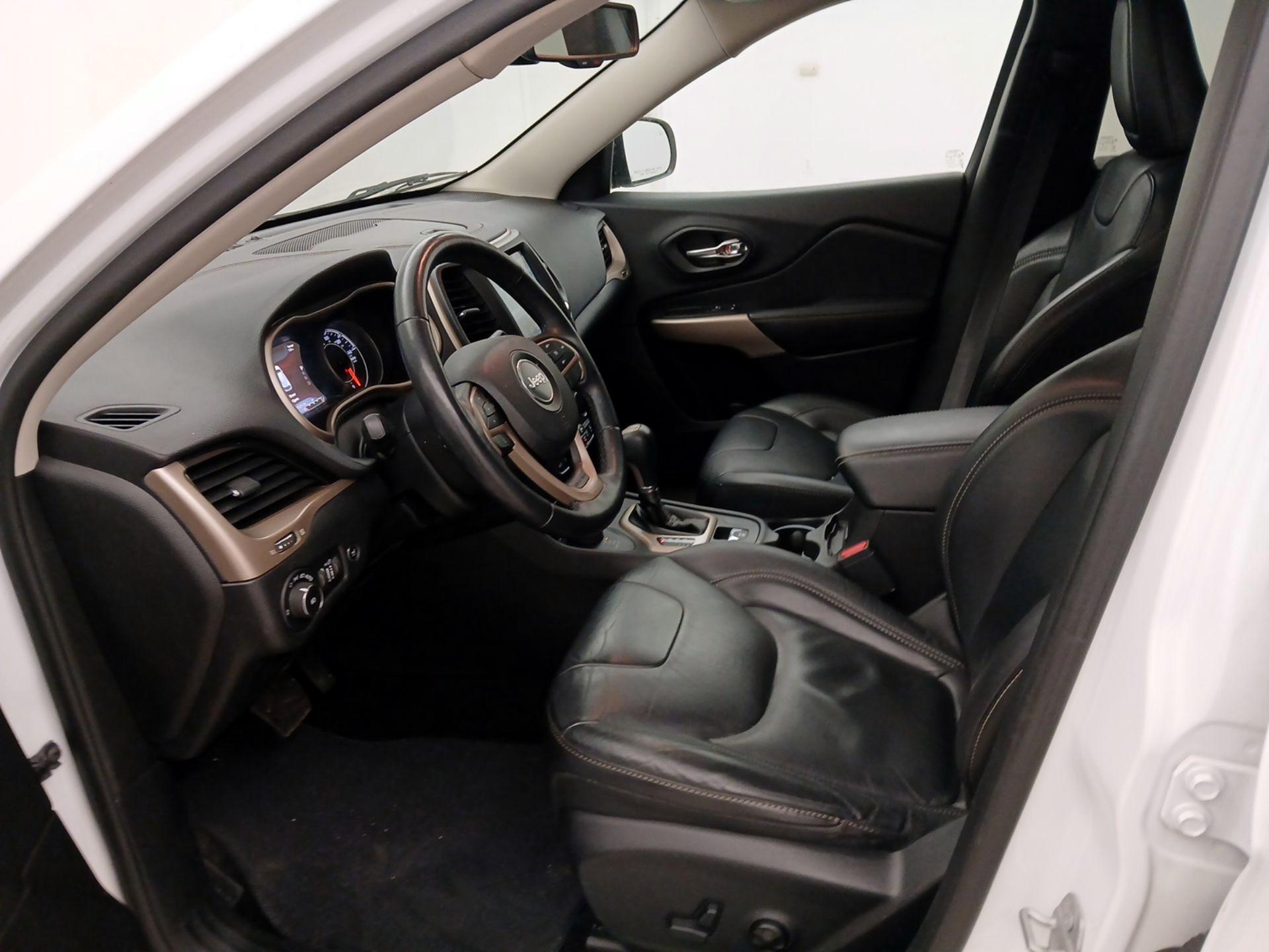 Thumbnail: 2018 Jeep Cherokee - 11