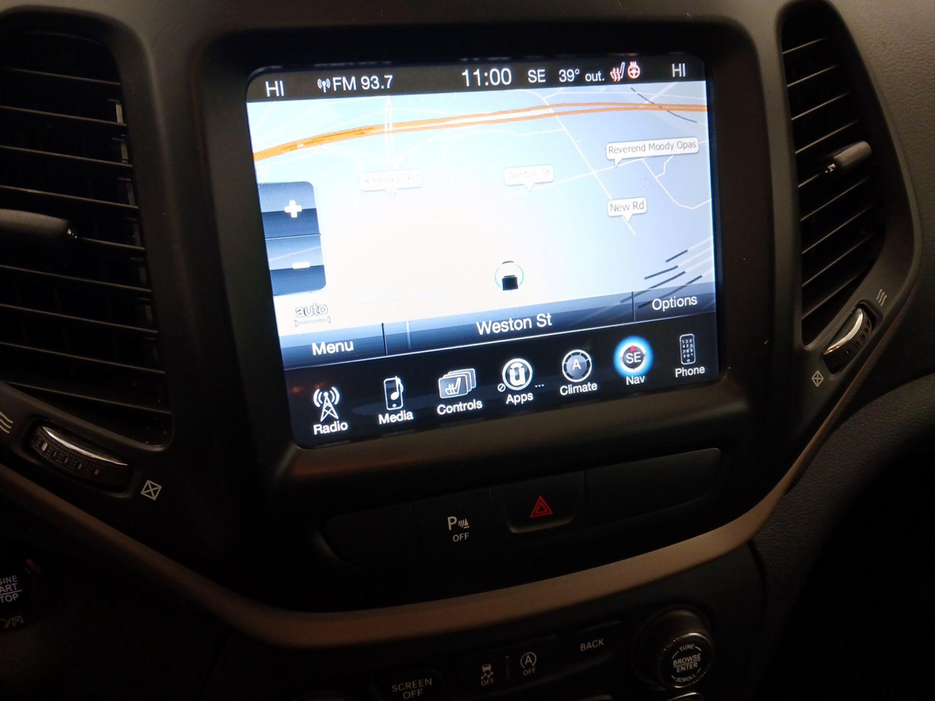 Thumbnail: 2018 Jeep Cherokee - 14