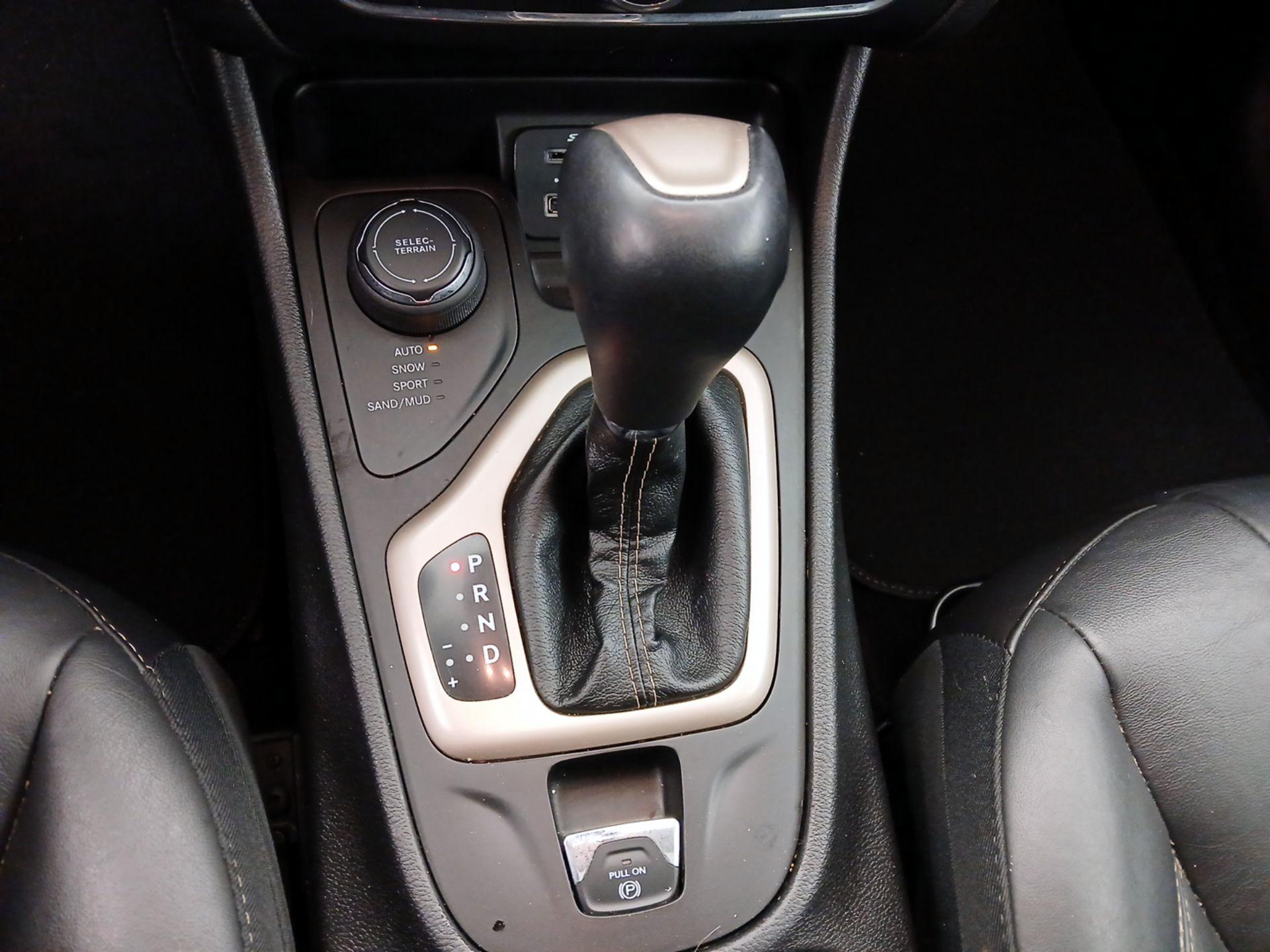 Thumbnail: 2018 Jeep Cherokee - 18