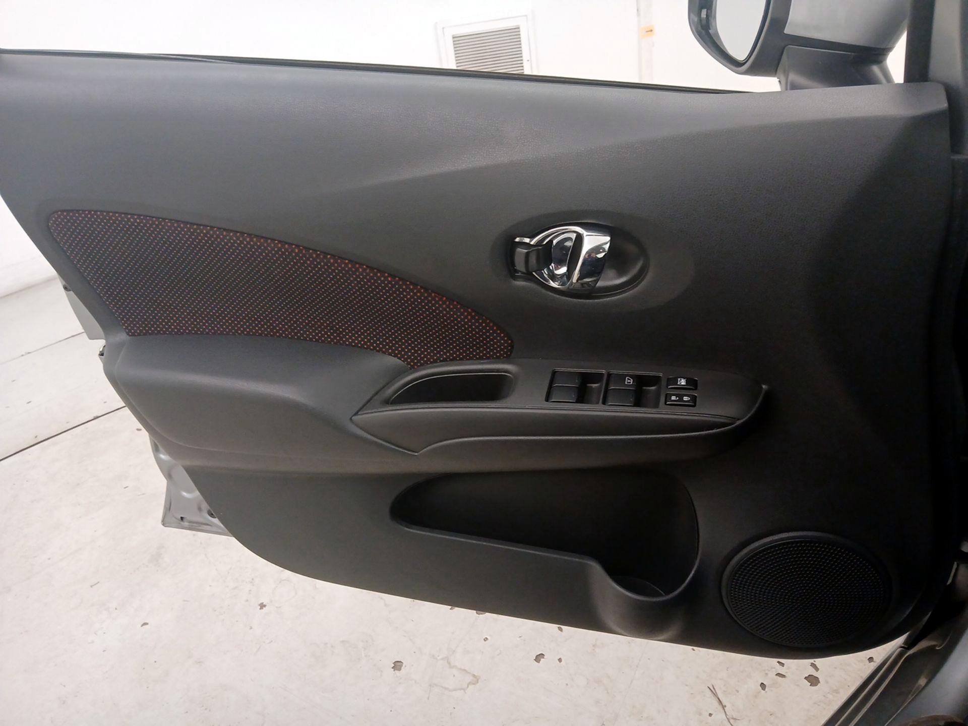 Thumbnail: 2015 Nissan Versa Note - 12