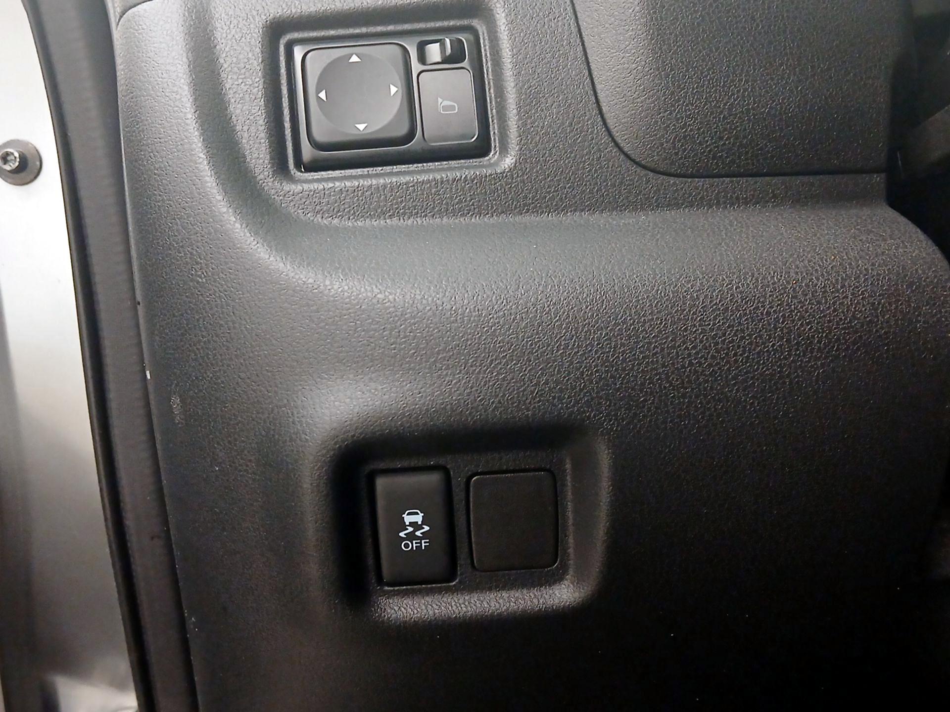 Thumbnail: 2015 Nissan Versa Note - 13